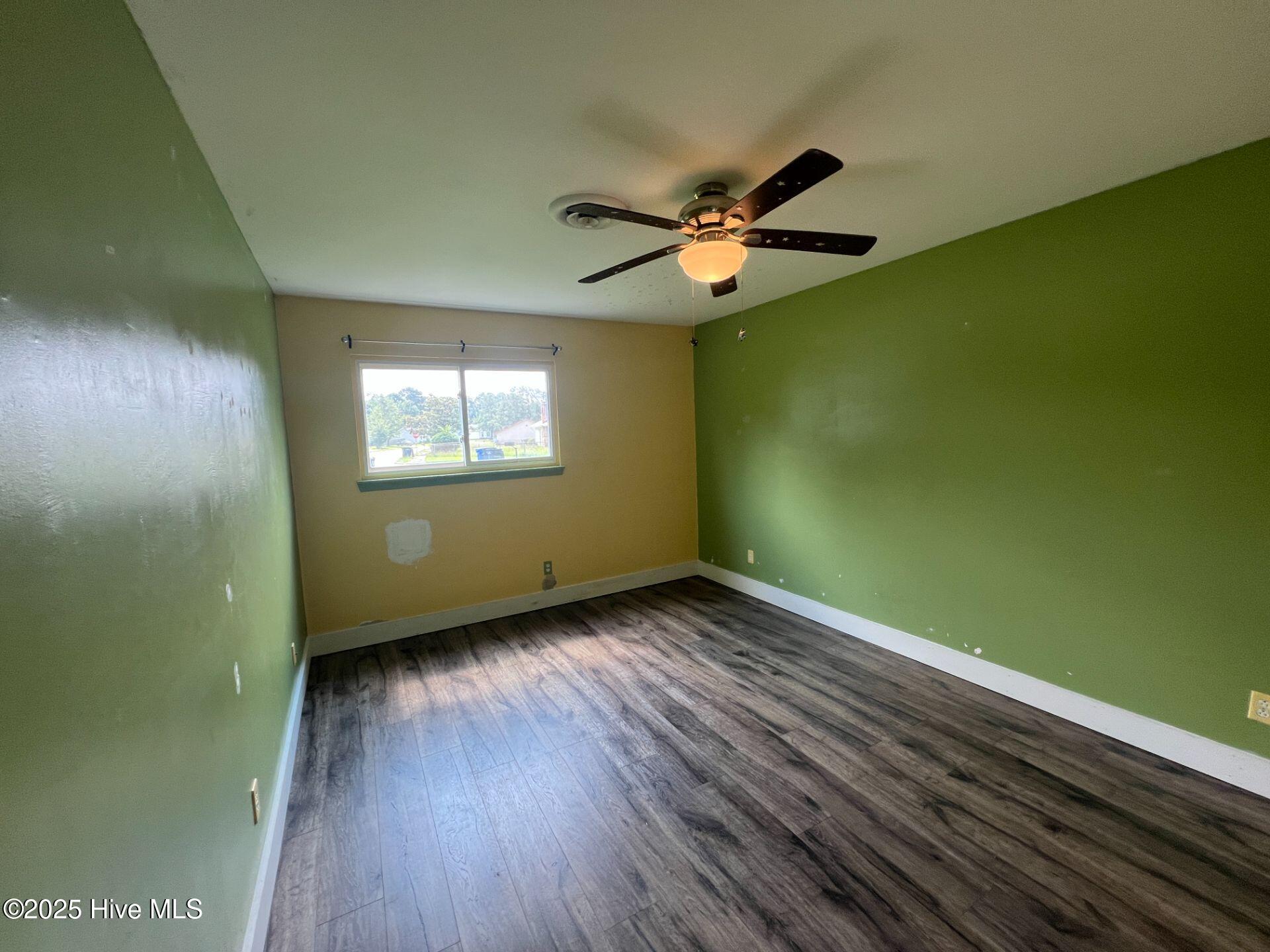 100527743 | Photo 11