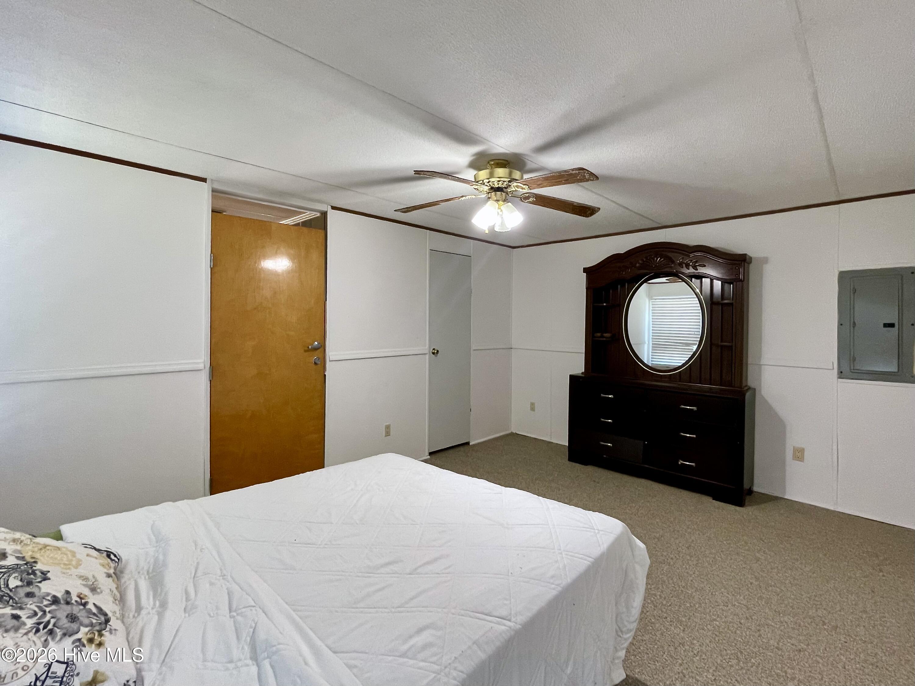 100569888 | Photo 24