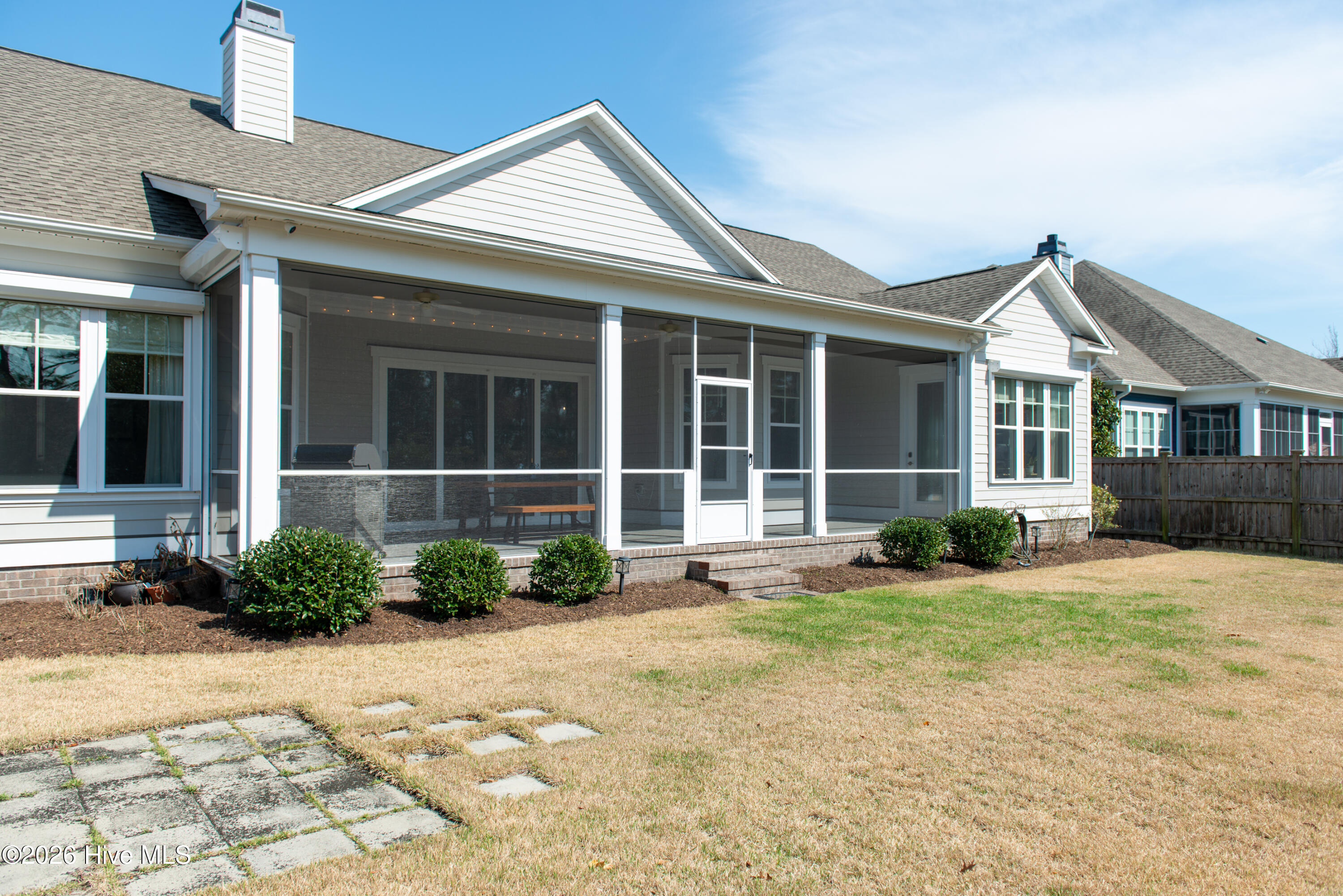 100560299 | Photo 85