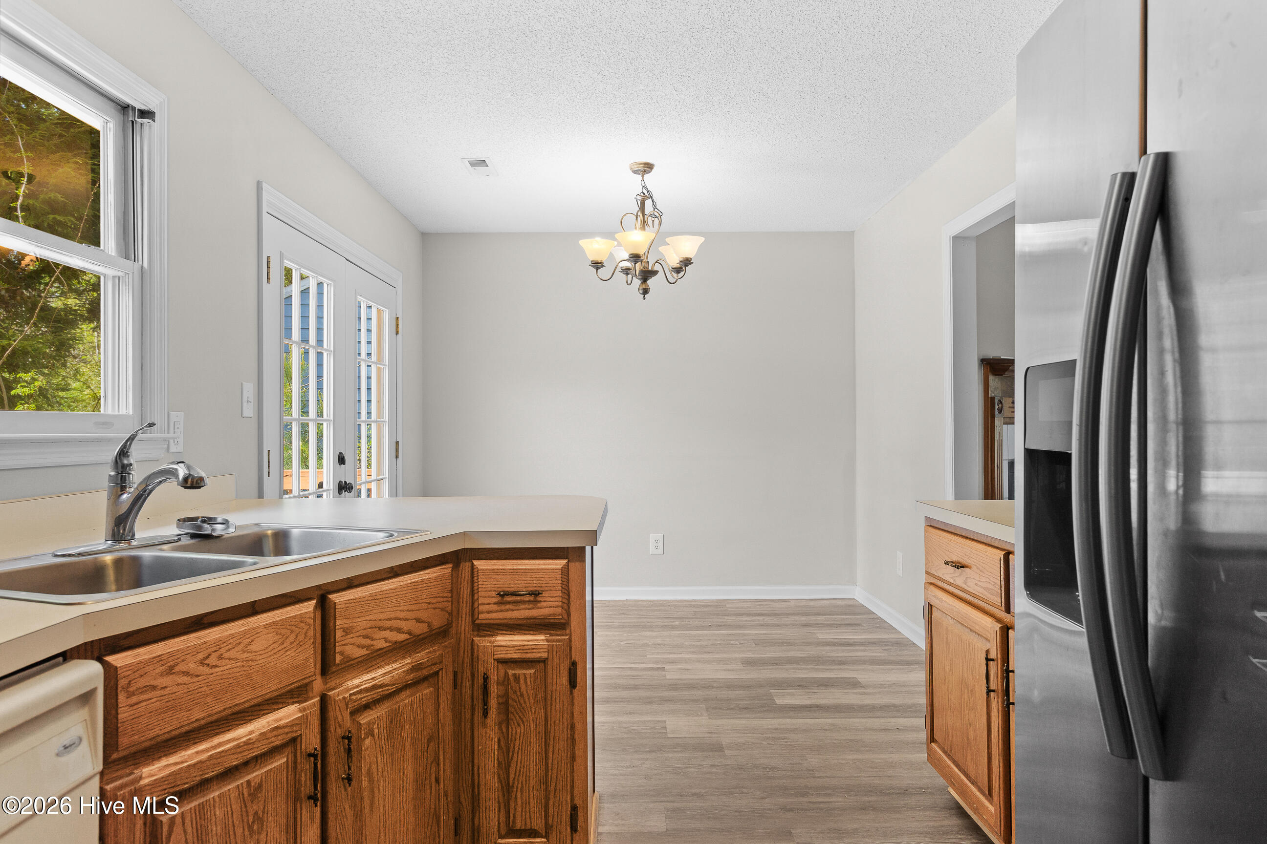 100565392 | Photo 11