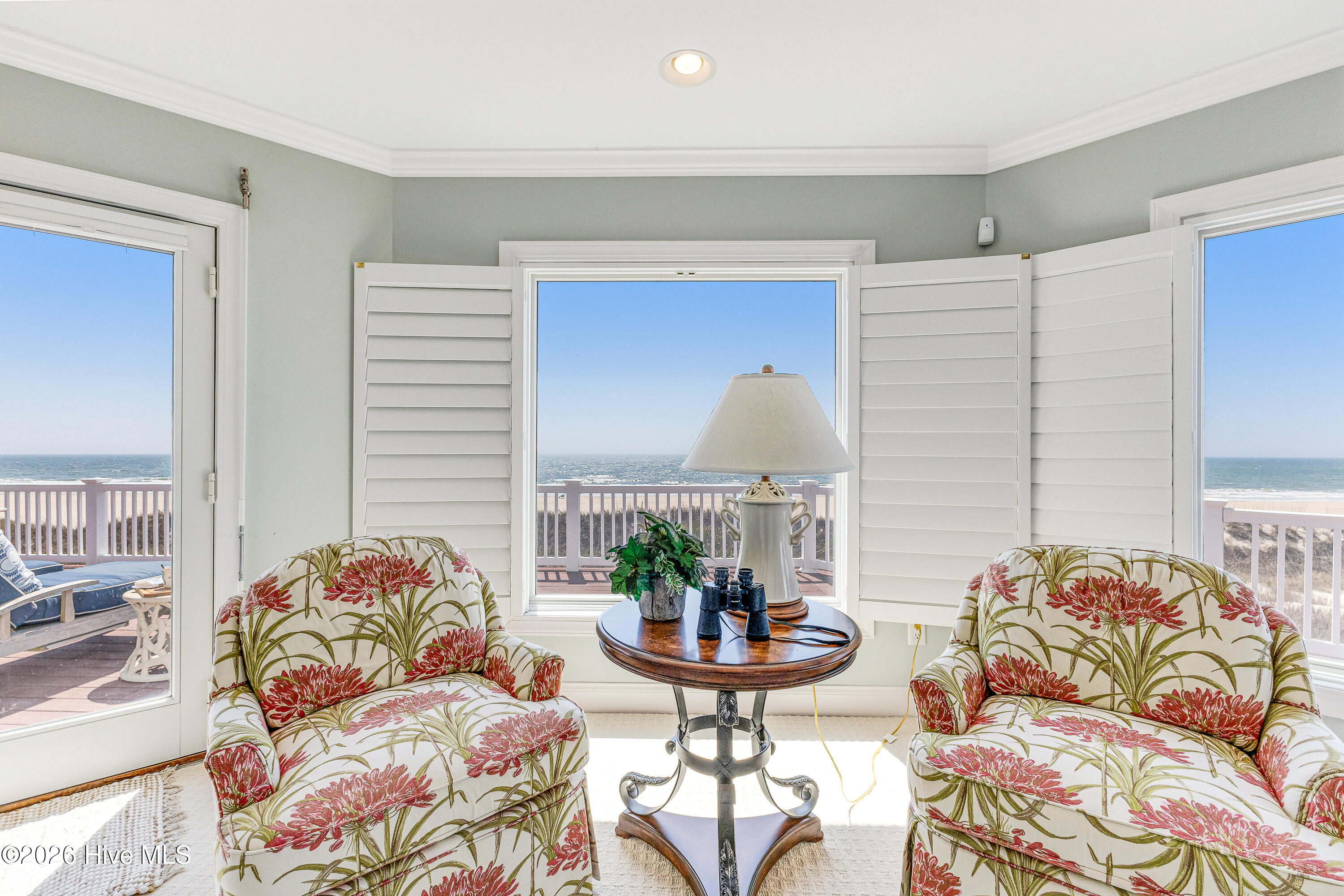 100567897 | Photo 51