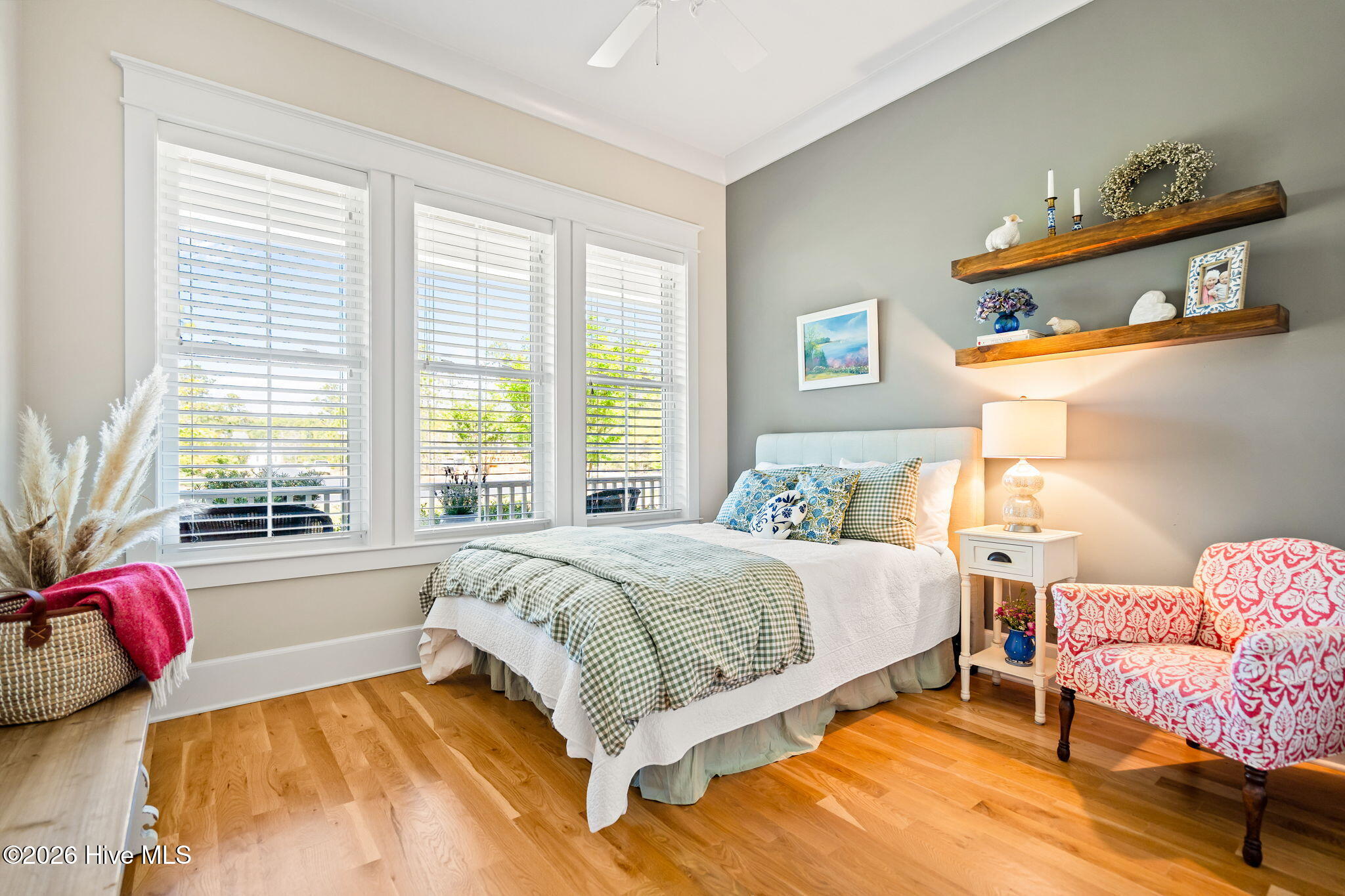 100567886 | Photo 42