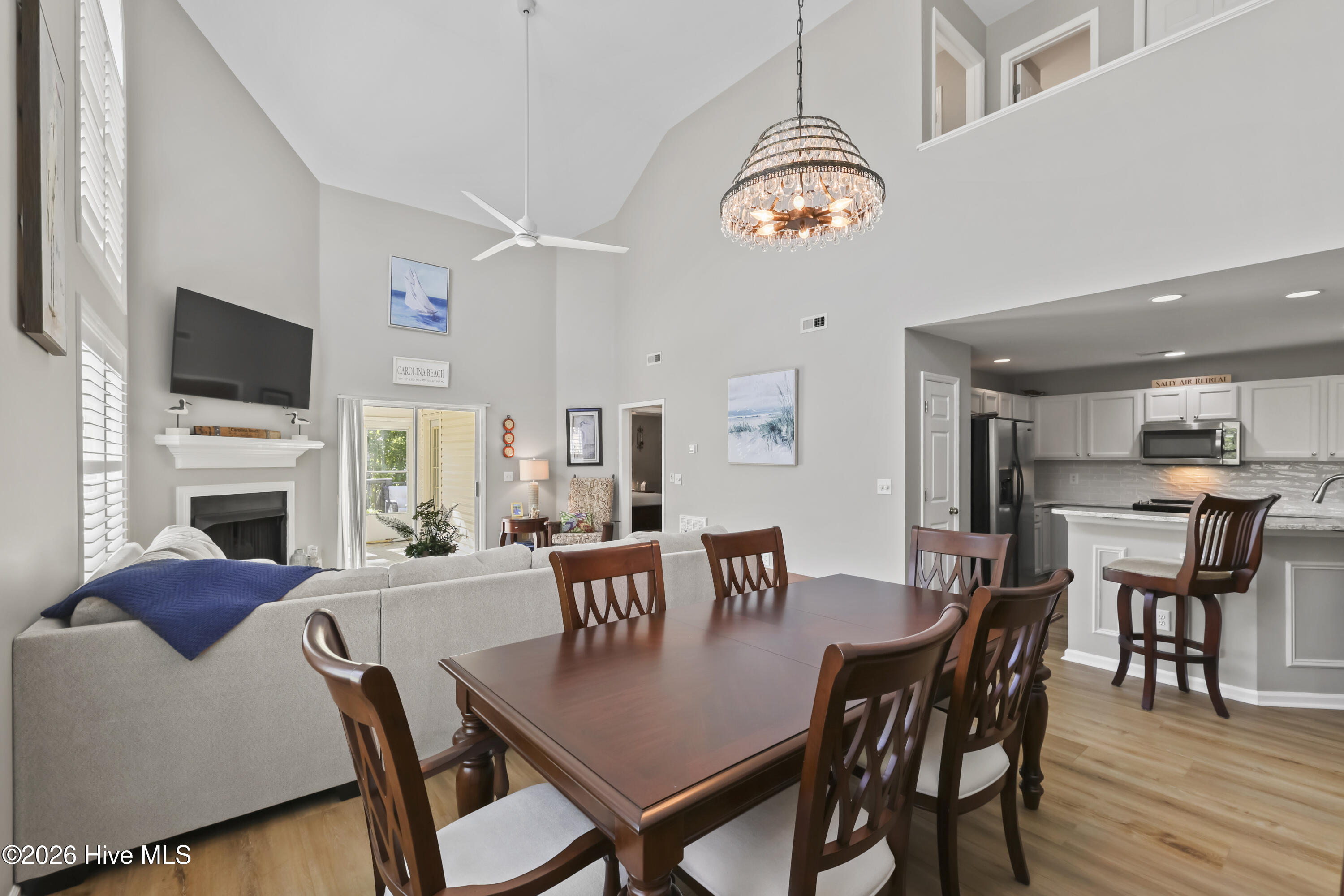 100547301 | Photo 12