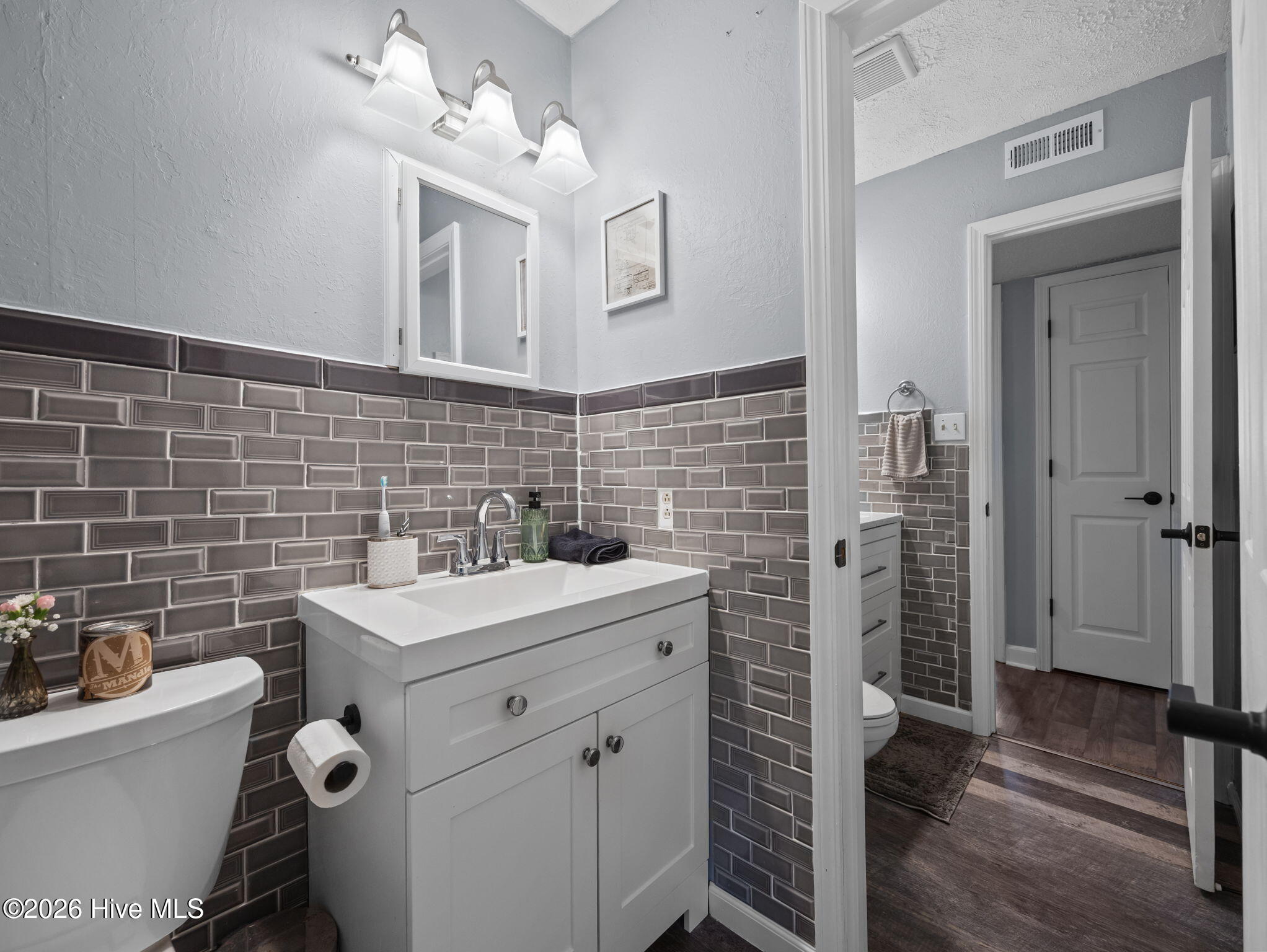 100567245 | Photo 23