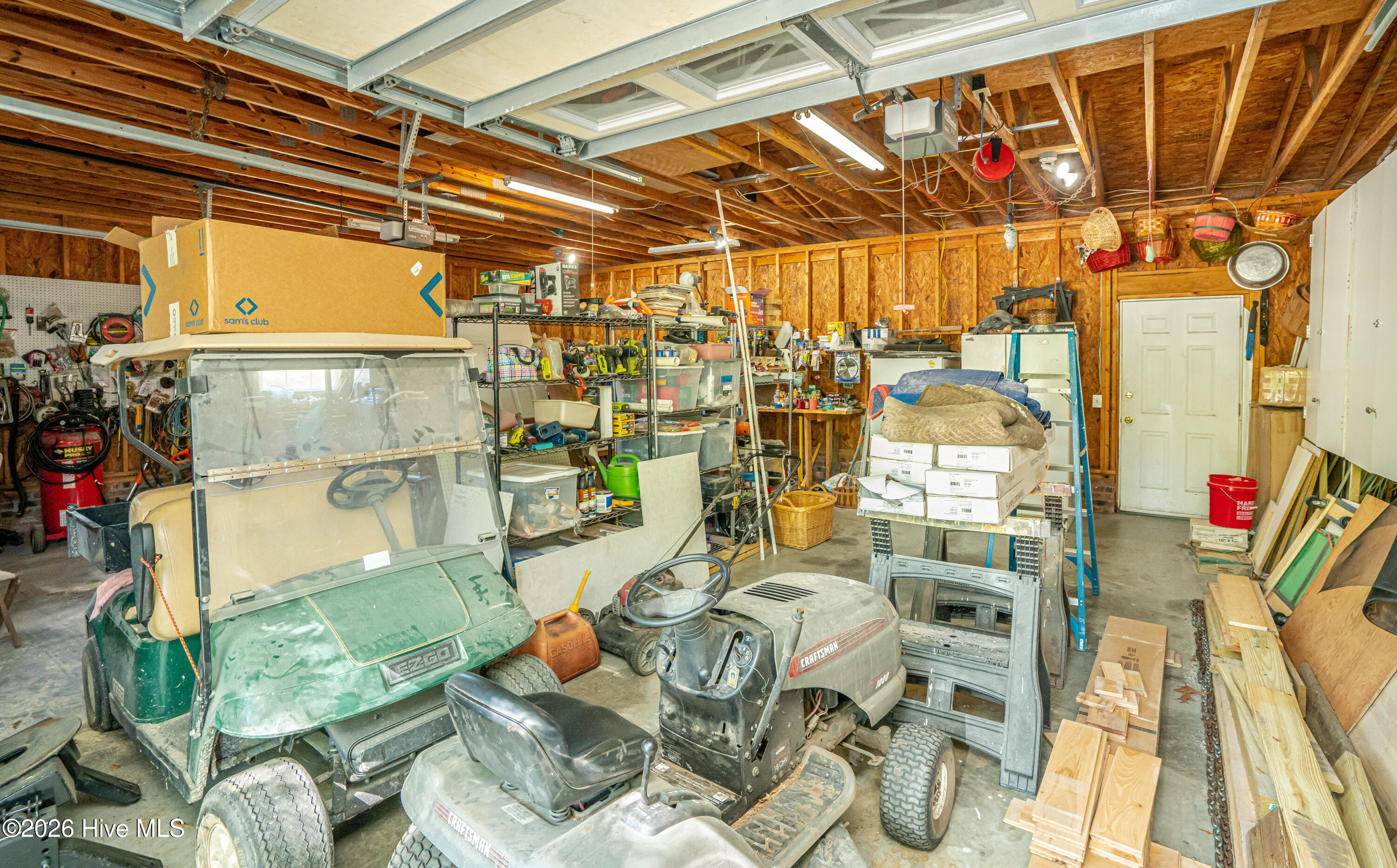 100567070 | Photo 23