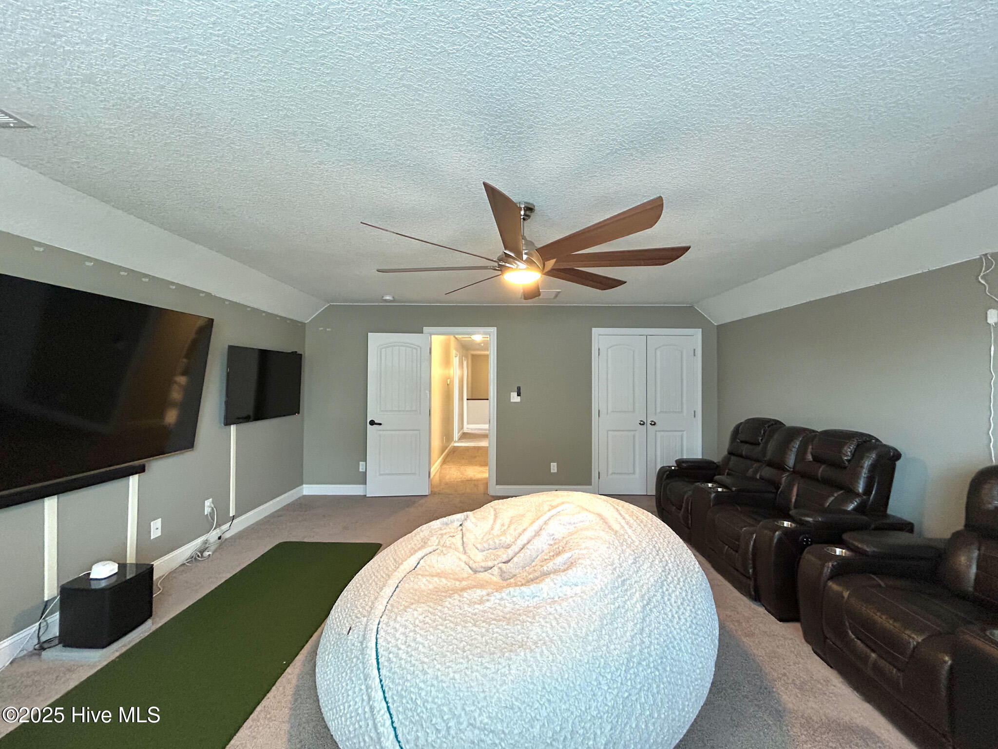 100545888 | Photo 50