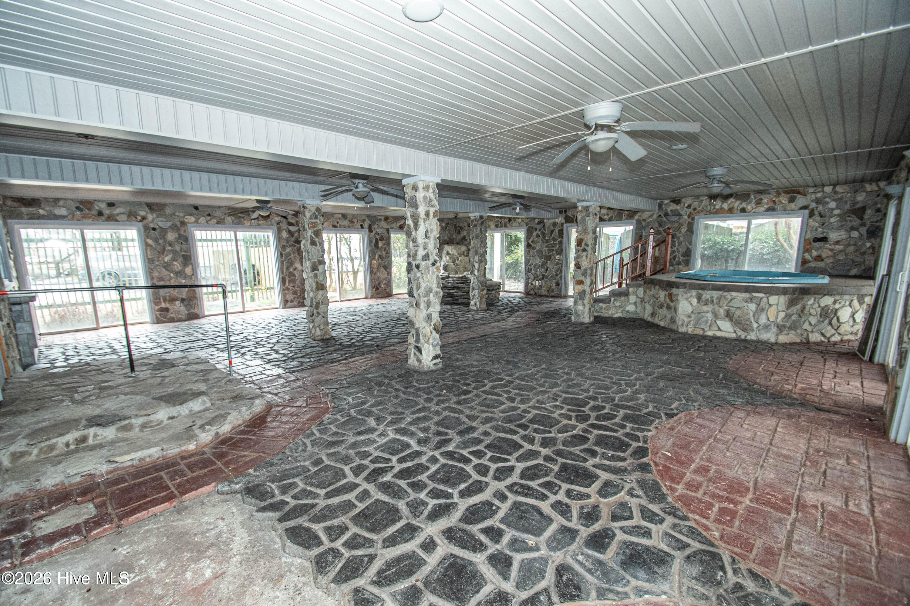 100554642 | Photo 80