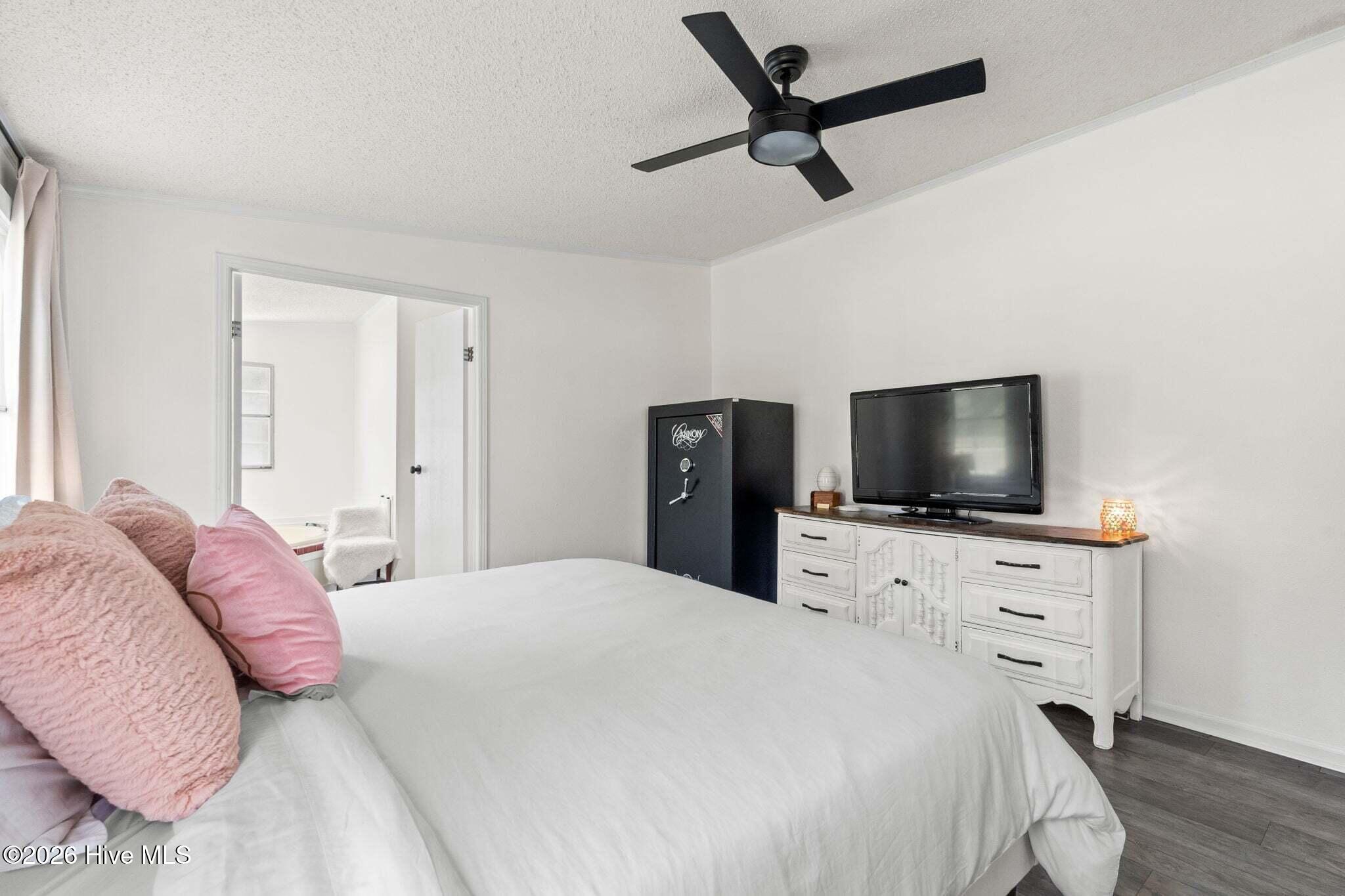 100562957 | Photo 25