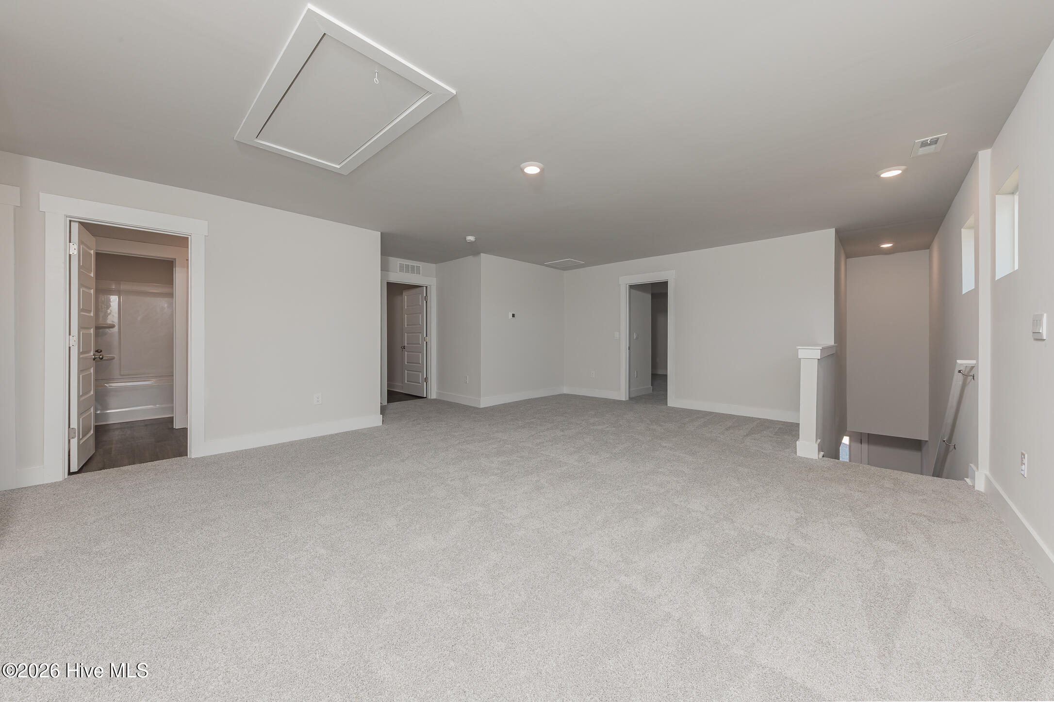 100547064 | Photo 36