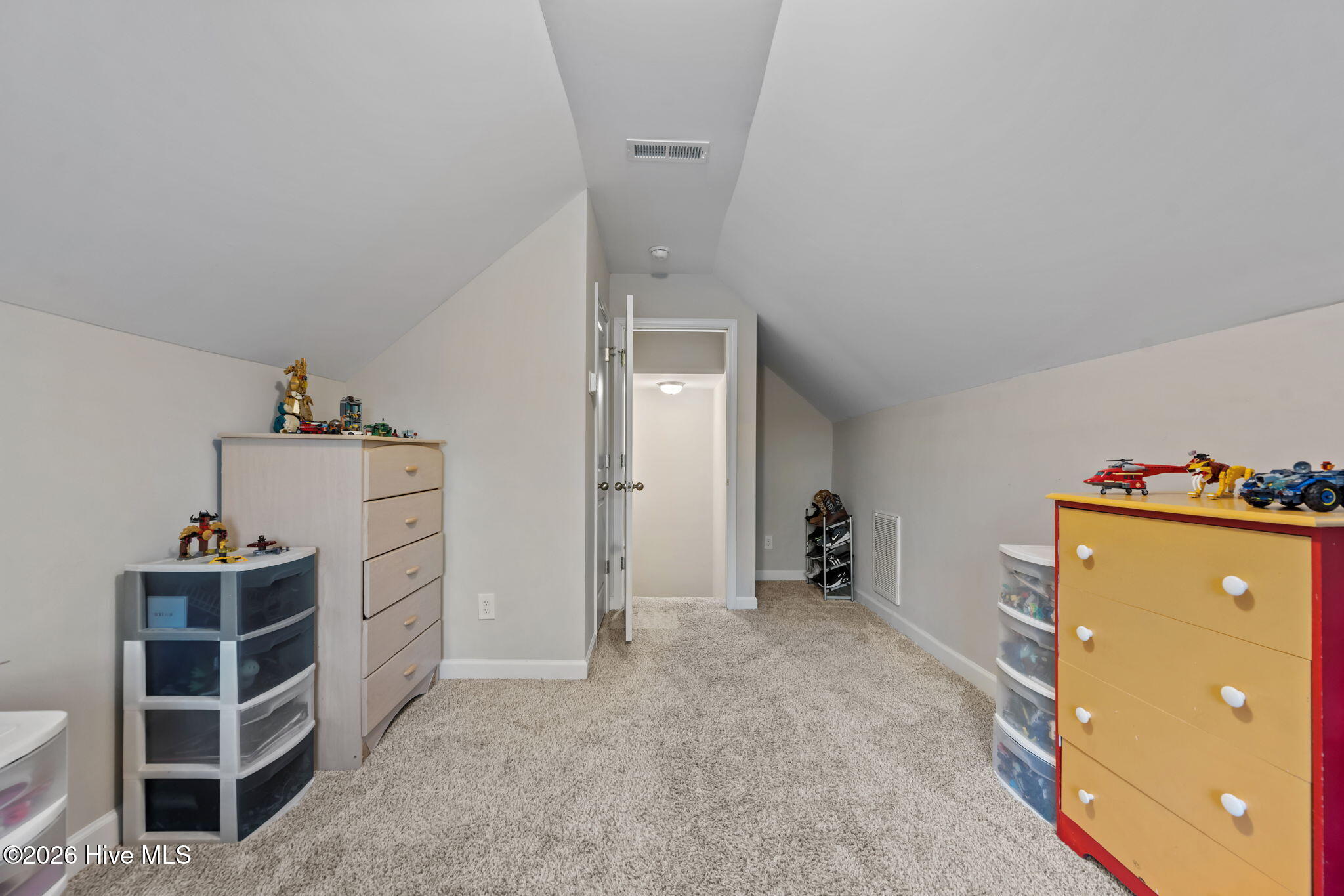 100548485 | Photo 33