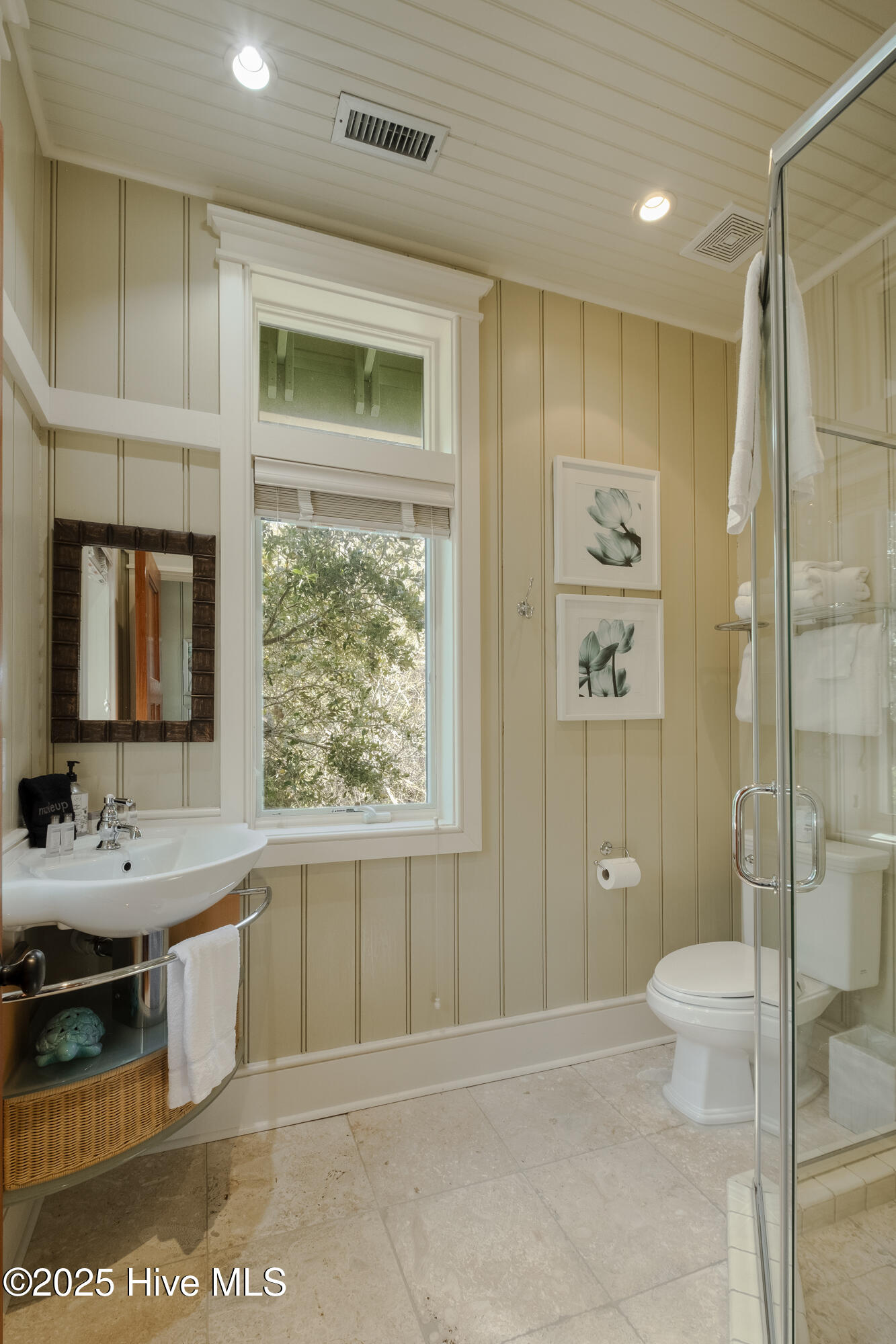 100517307 | Photo 16