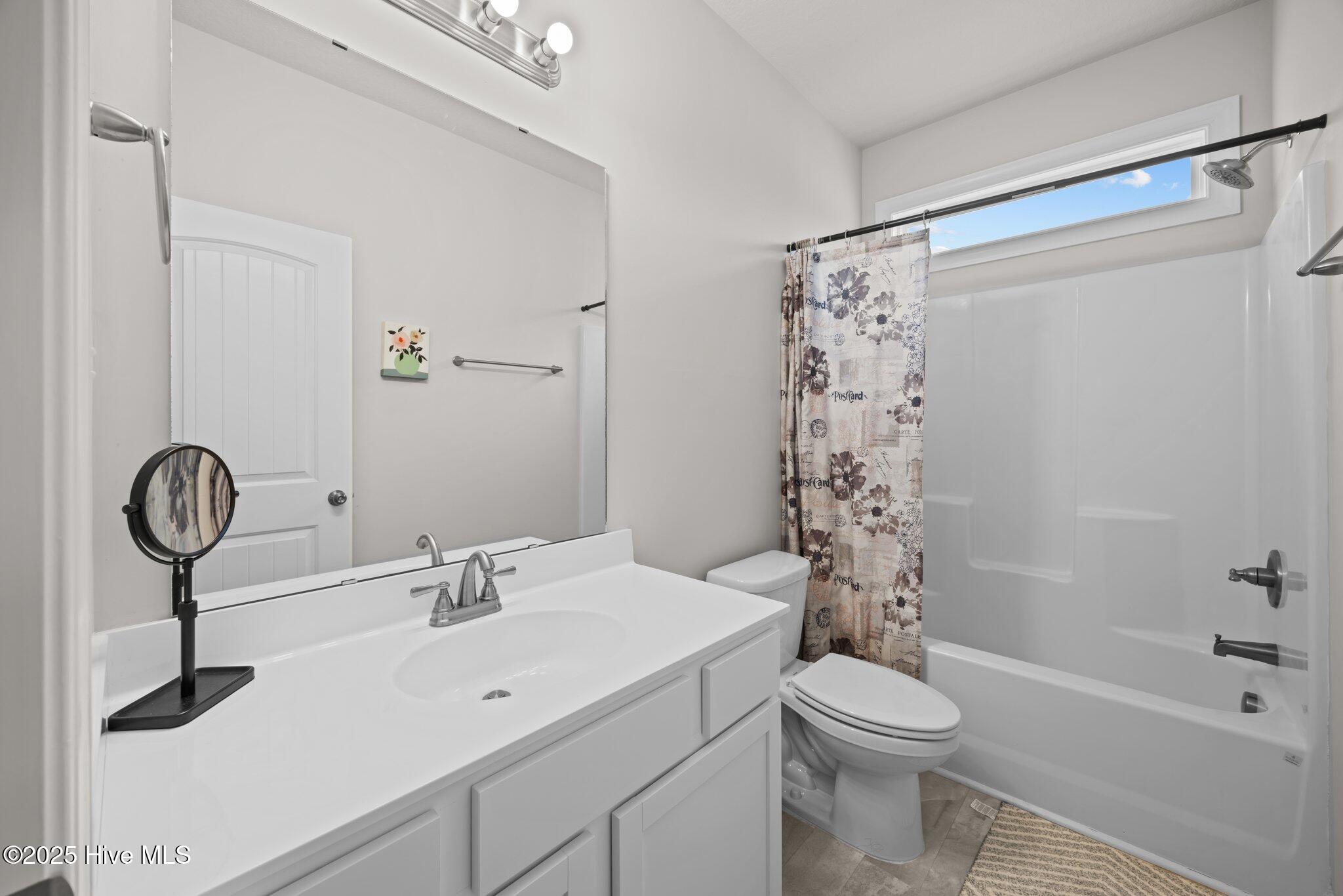 100557164 | Photo 16