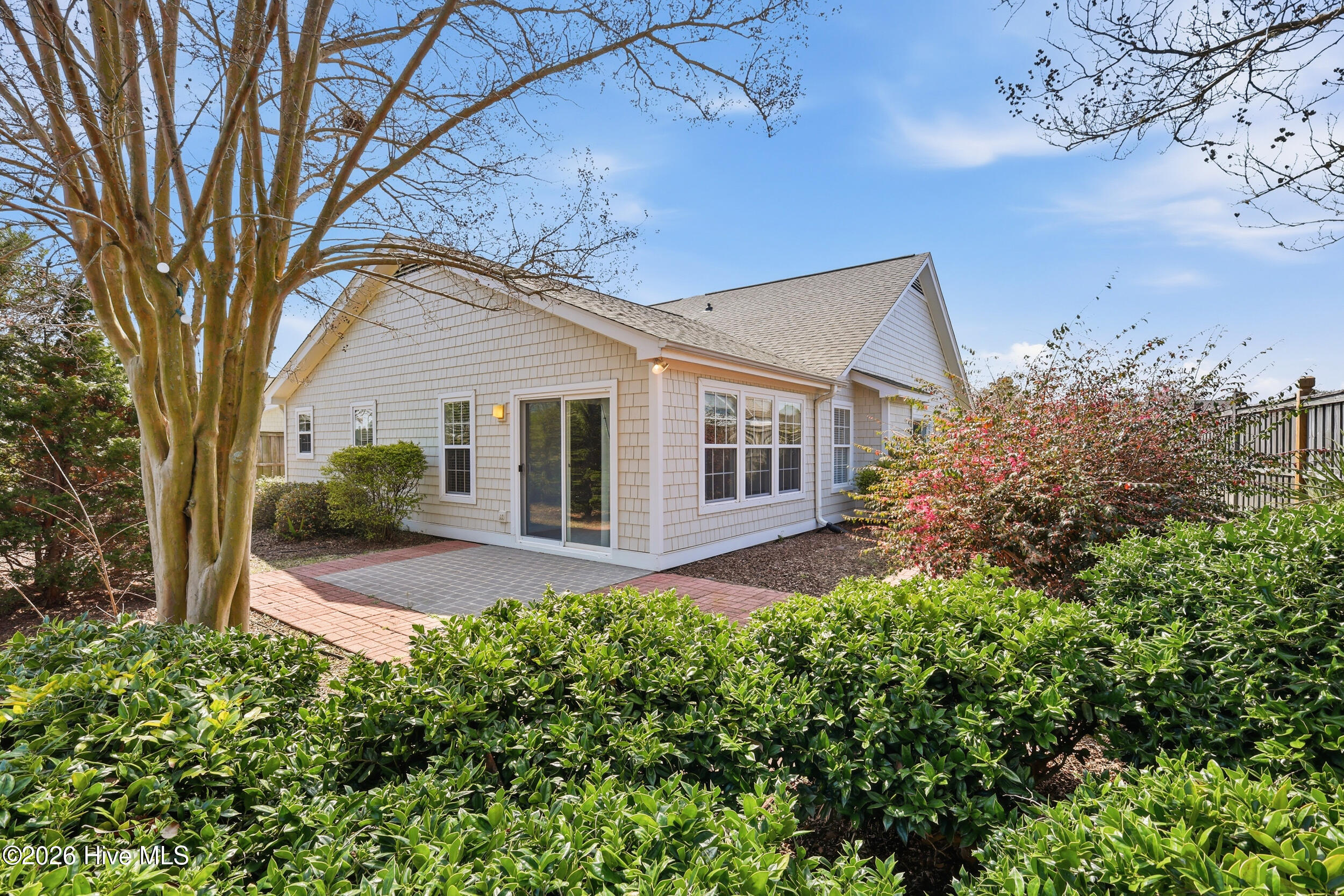 100511628 | Photo 42