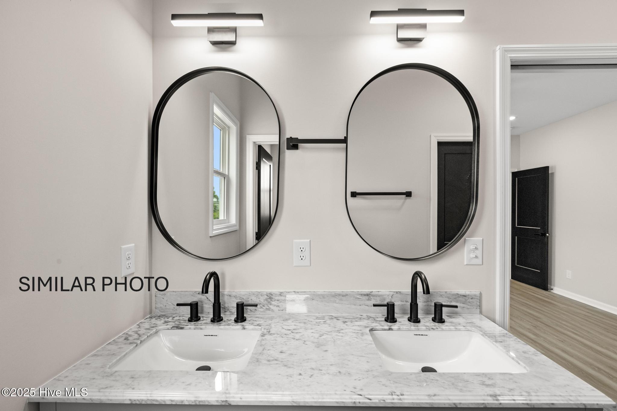 100515081 | Photo 24