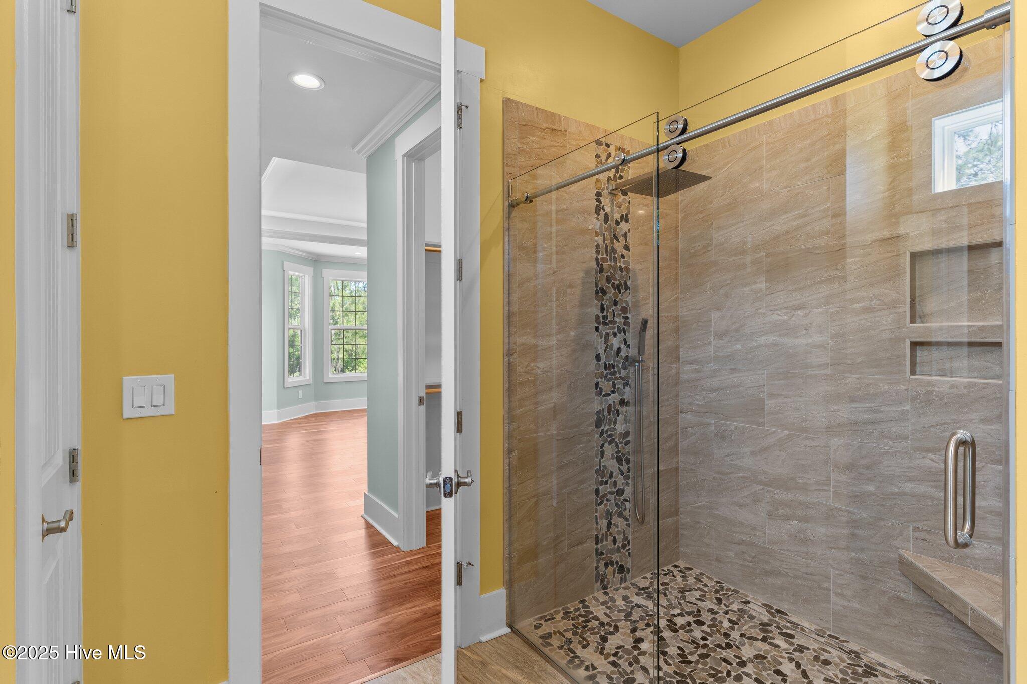 100510786 | Photo 43