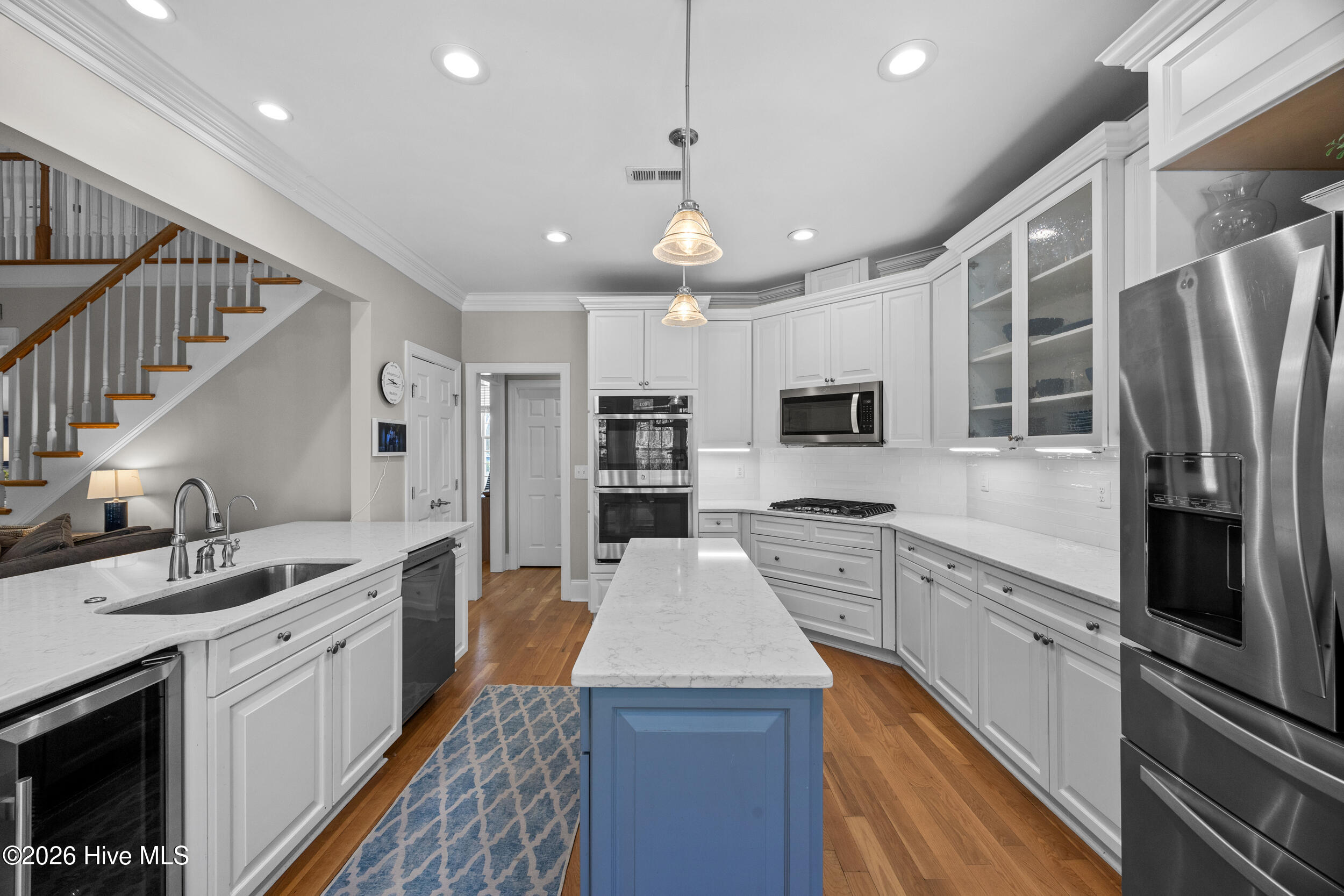 100565771 | Photo 19