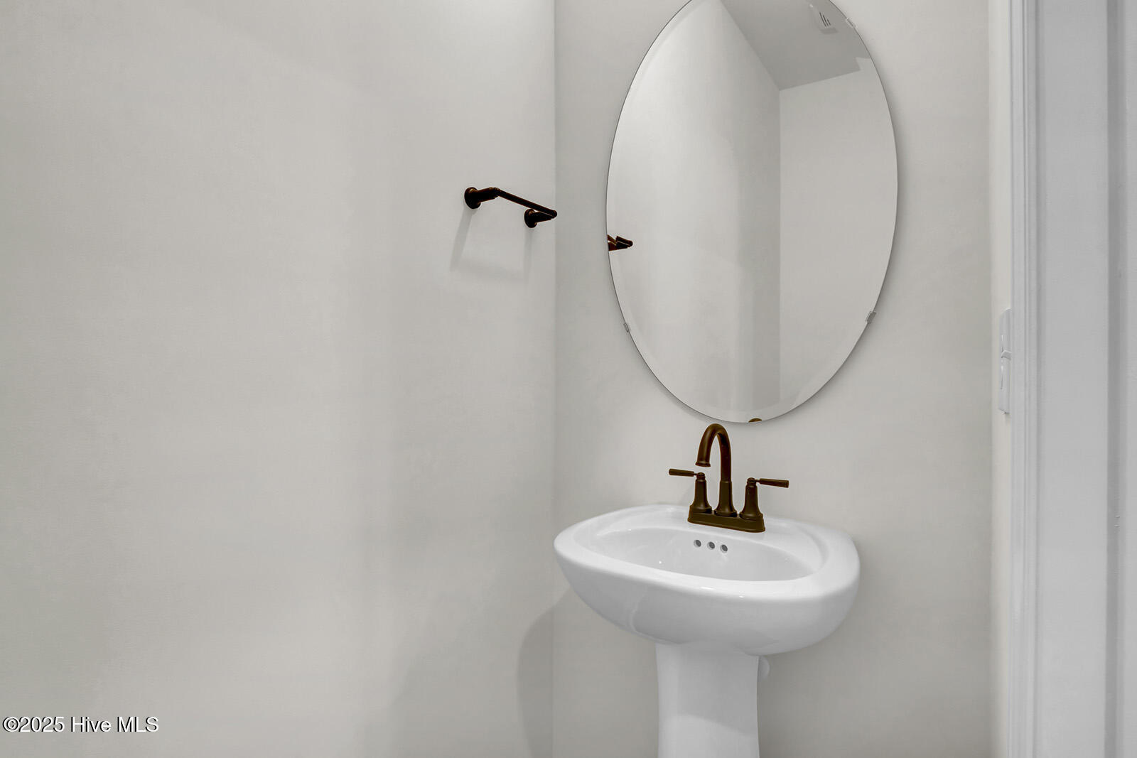 100559061 | Photo 15