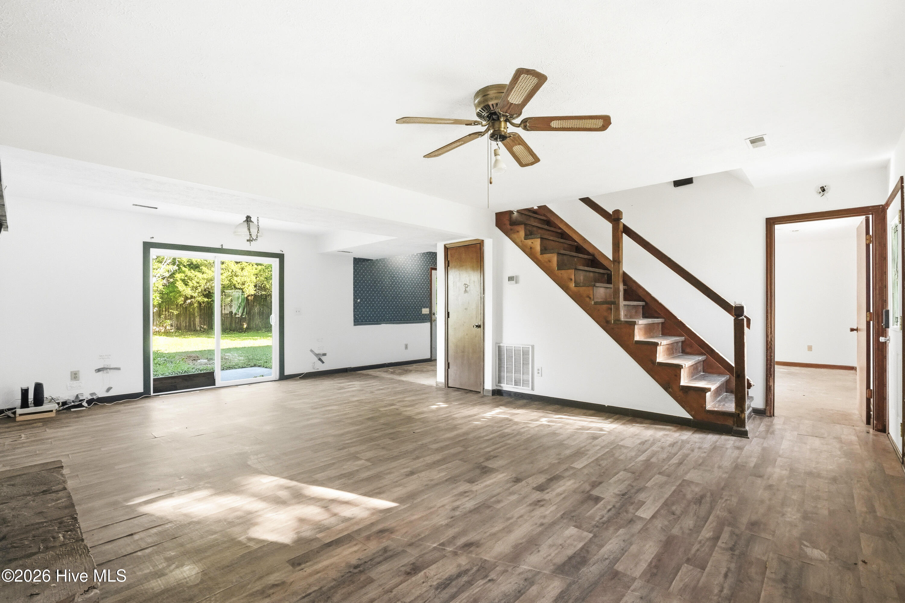 100568902 | Photo 12