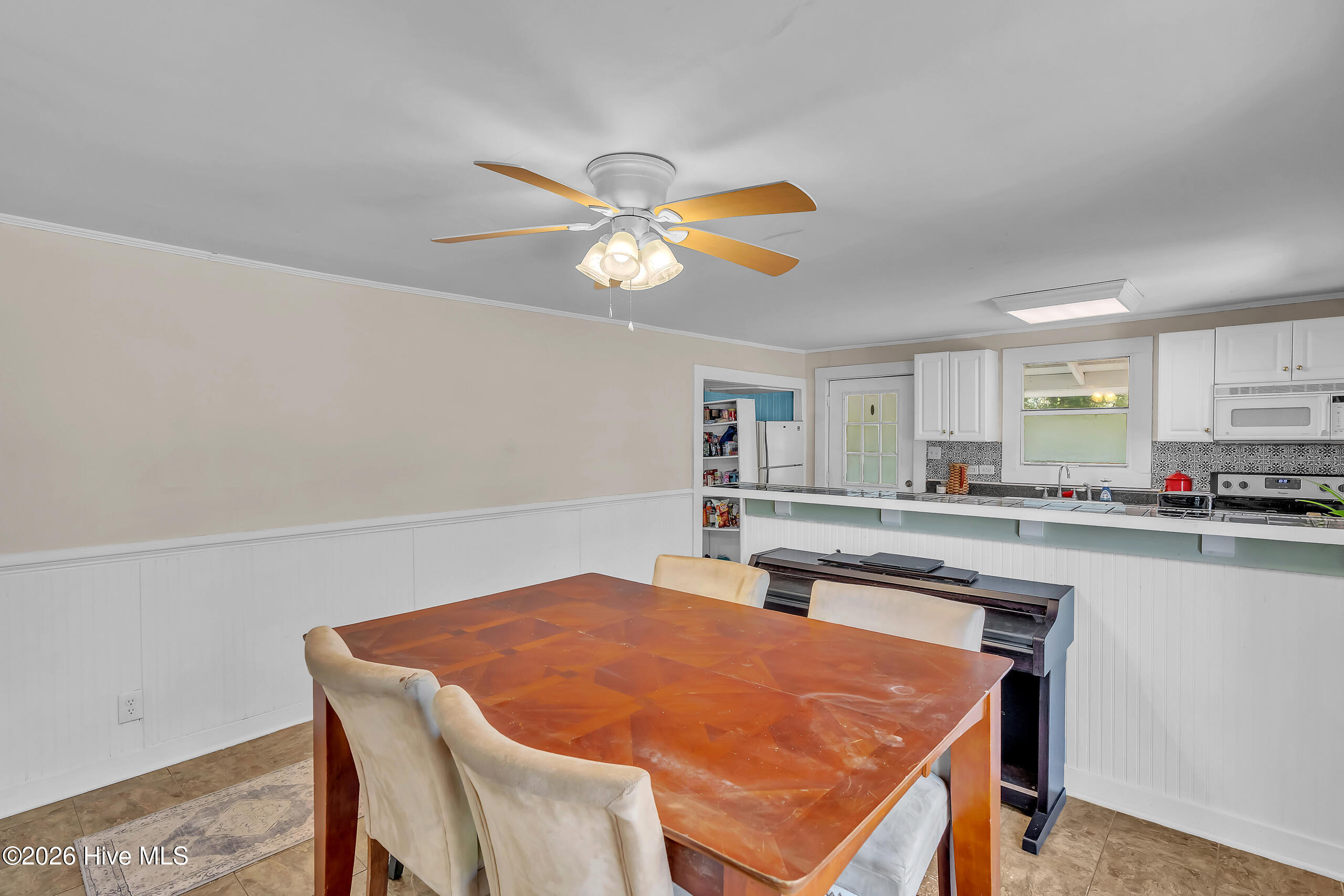 100567144 | Photo 16