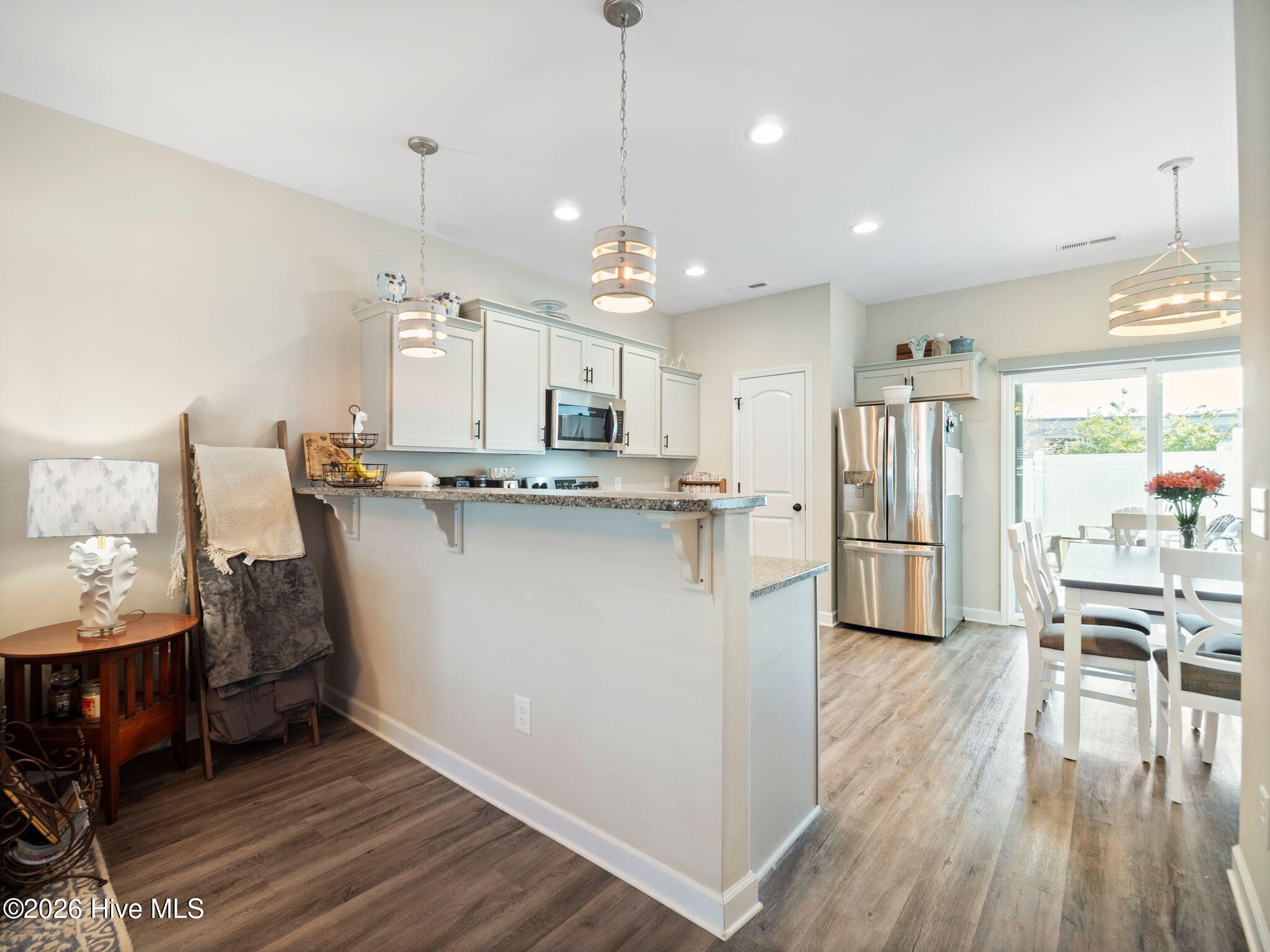 100569954 | Photo 11