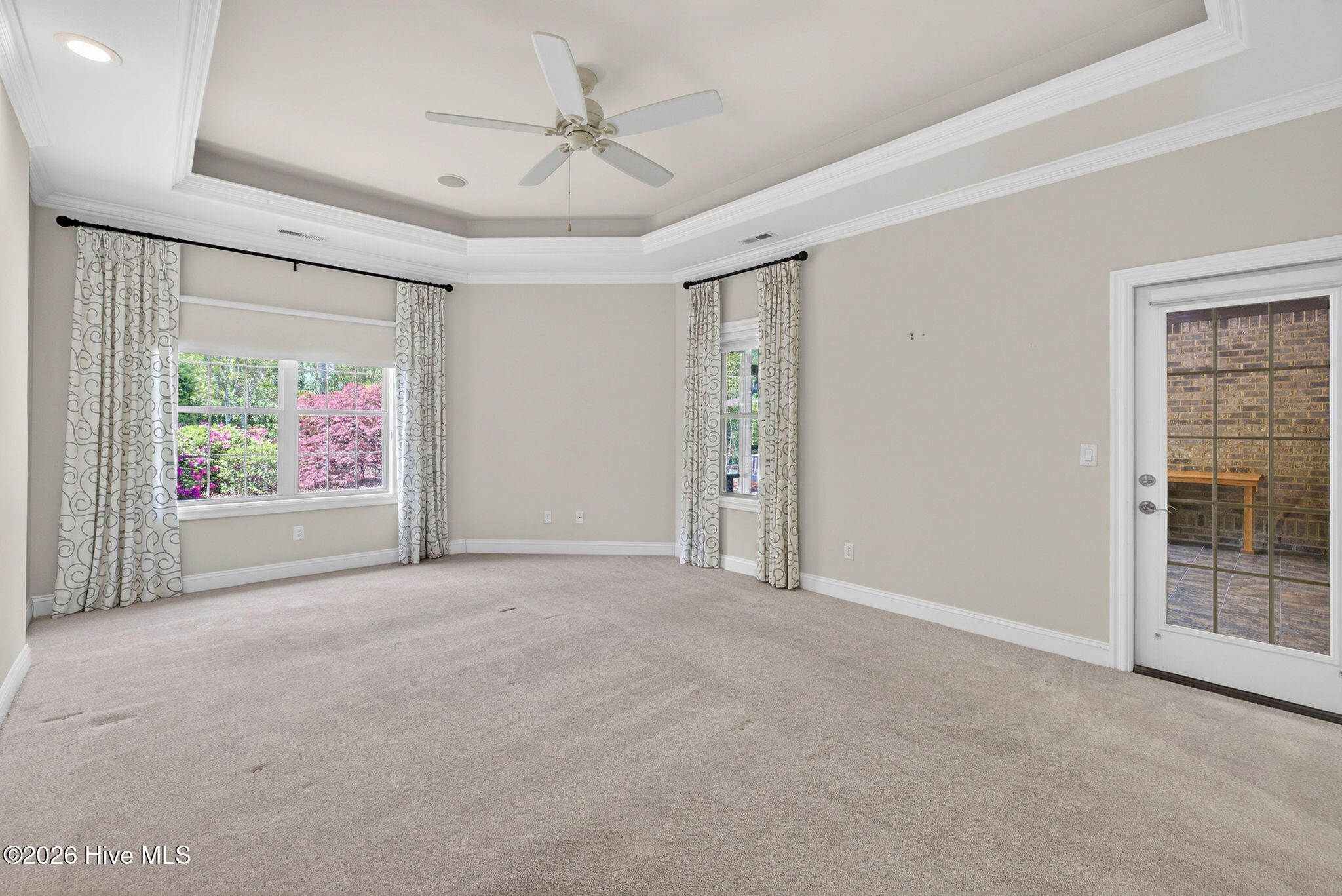 100566278 | Photo 23