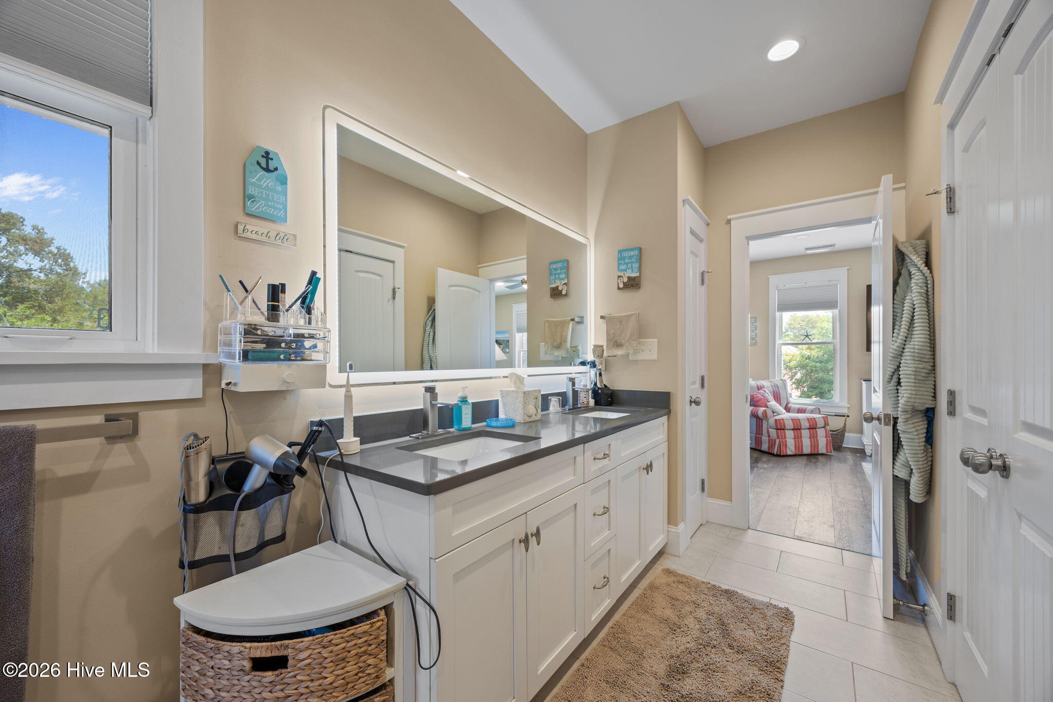 100567463 | Photo 38