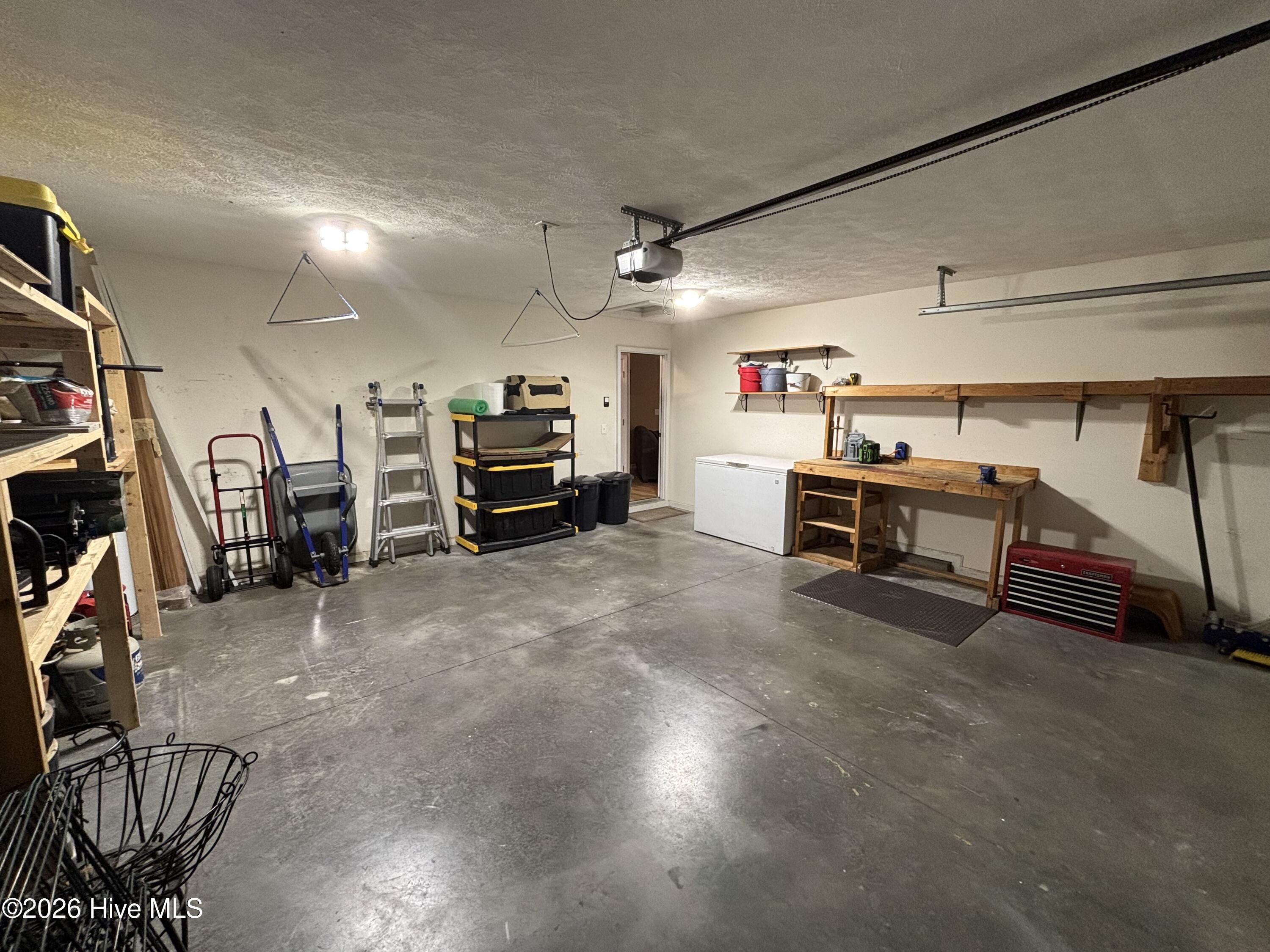 100561288 | Photo 25