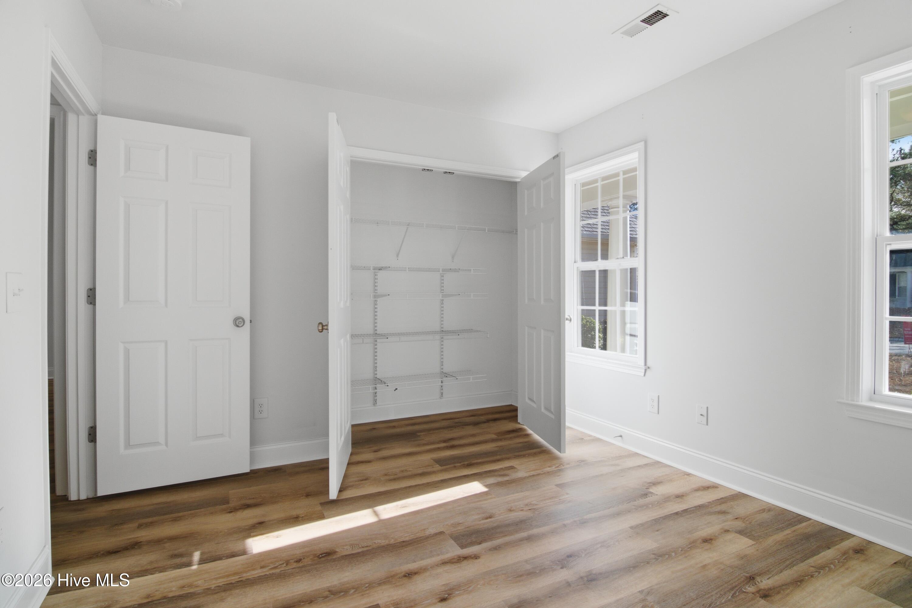 100549950 | Photo 18