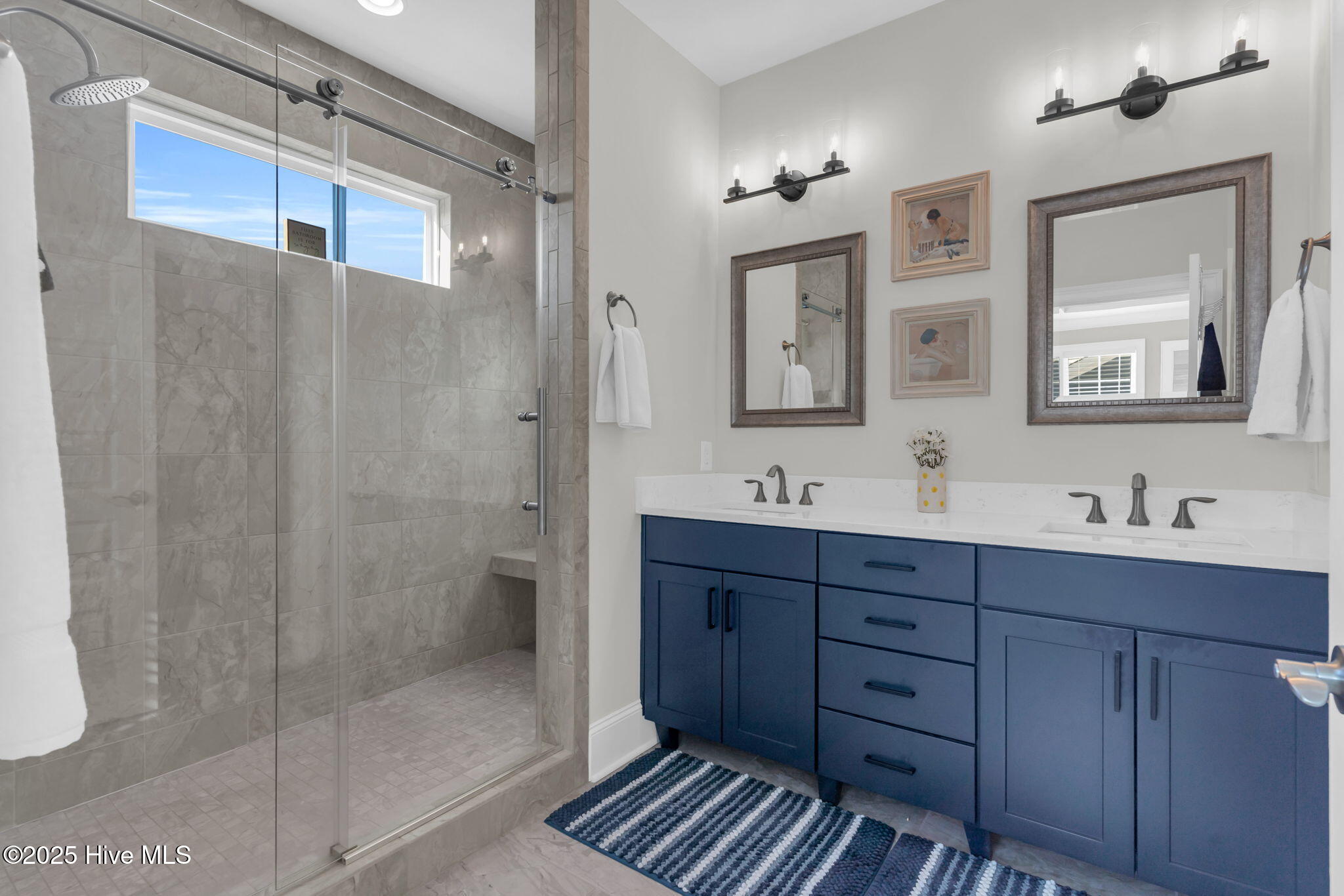 100543915 | Photo 25