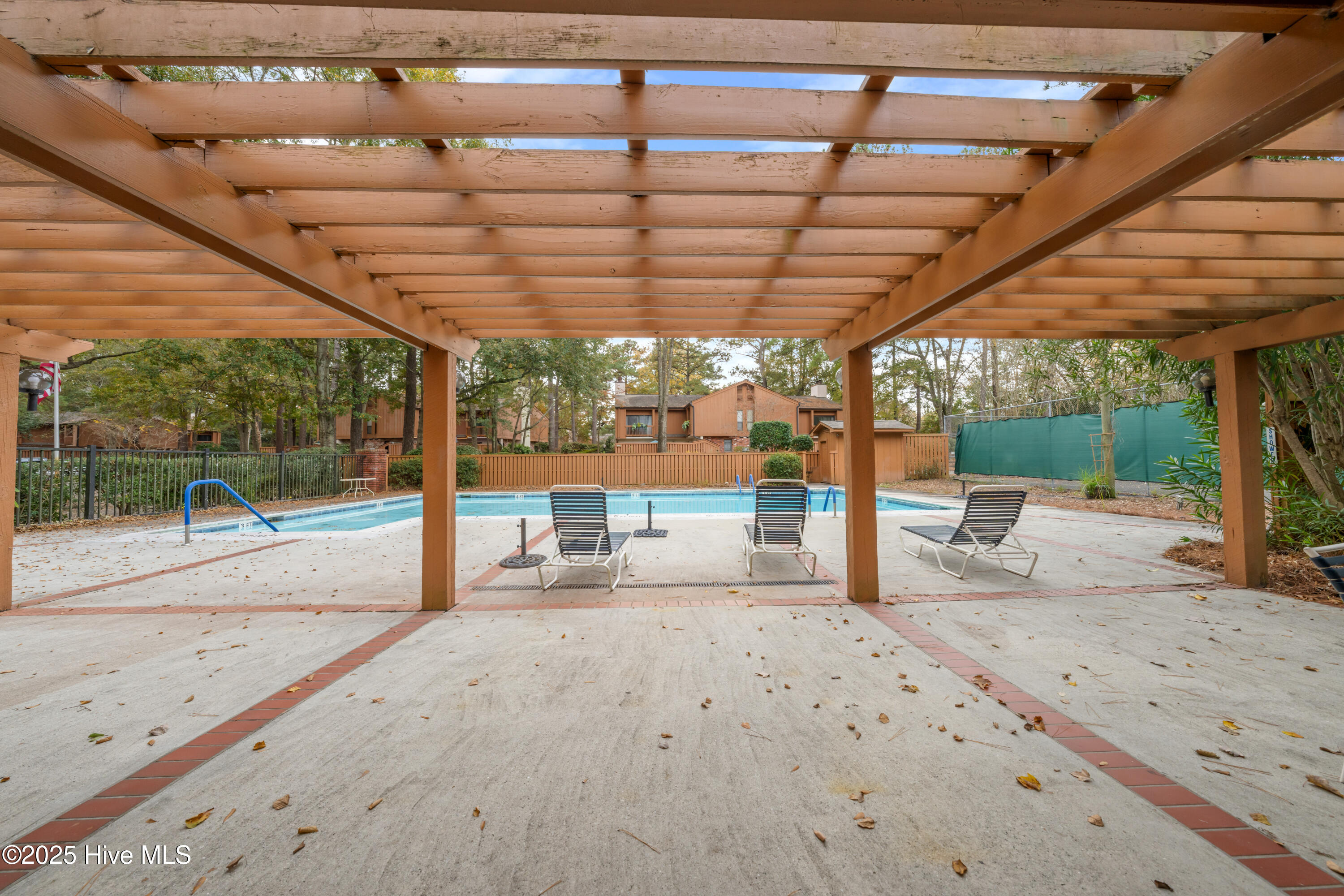 100543776 | Photo 52