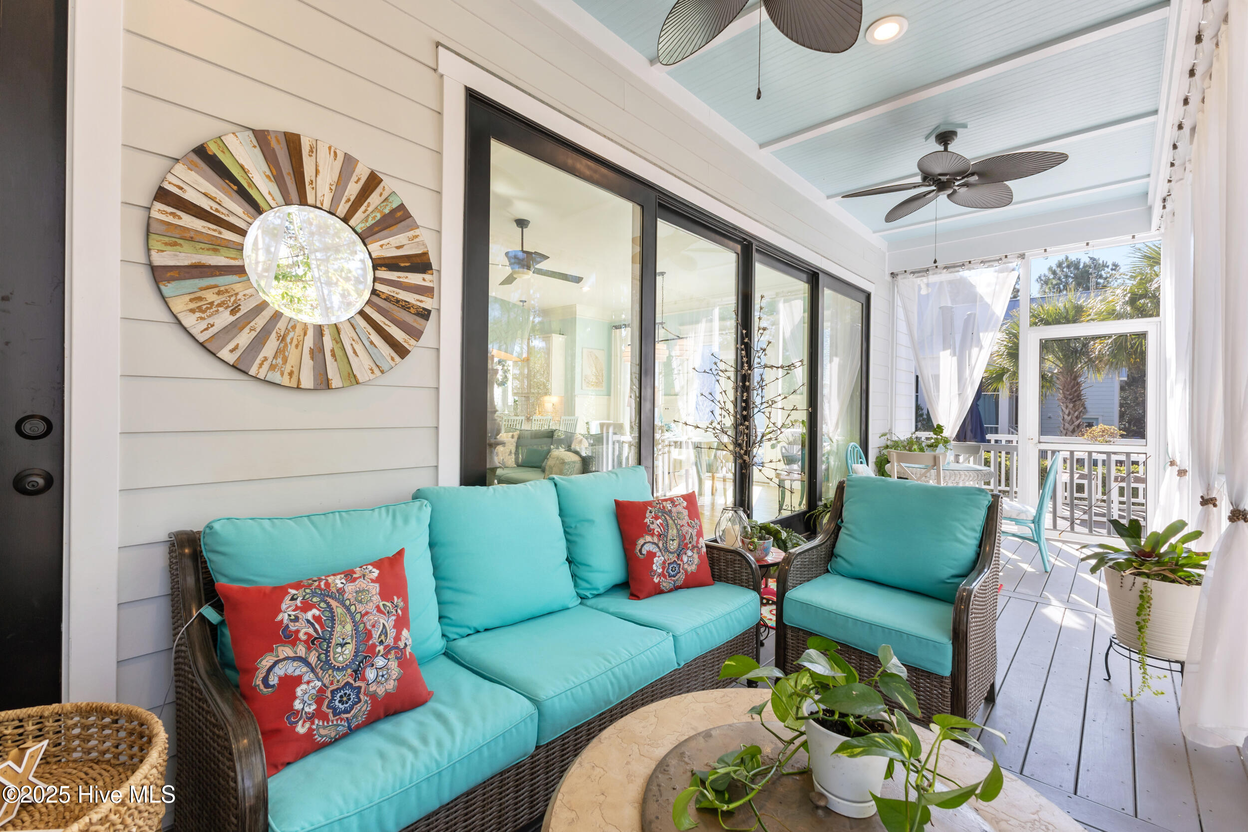 100543179 | Photo 58