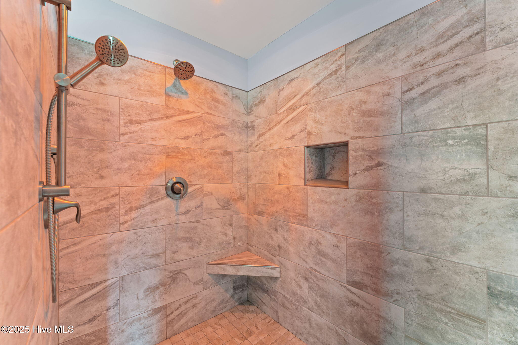 100532717 | Photo 41