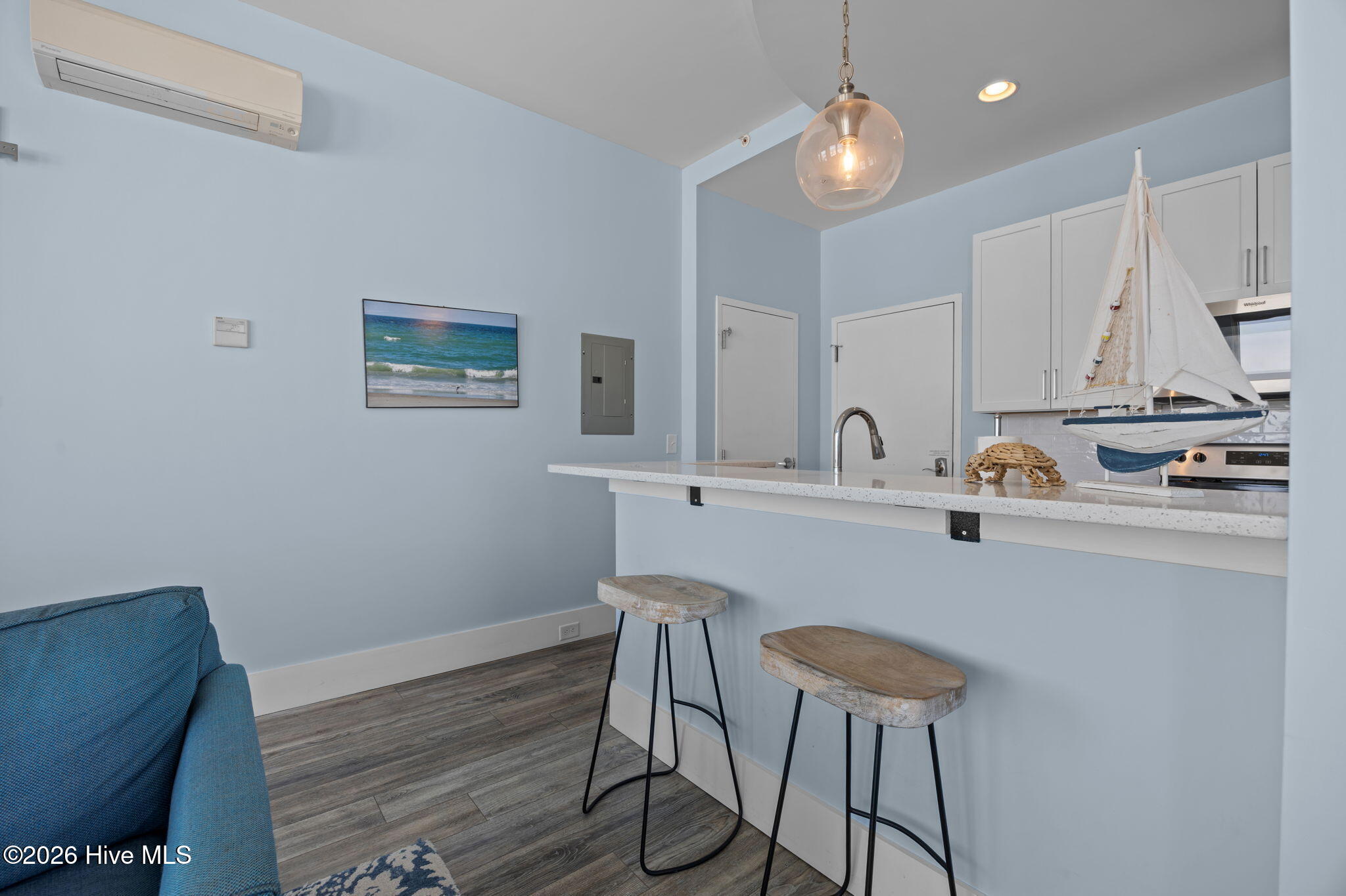 100566225 | Photo 13