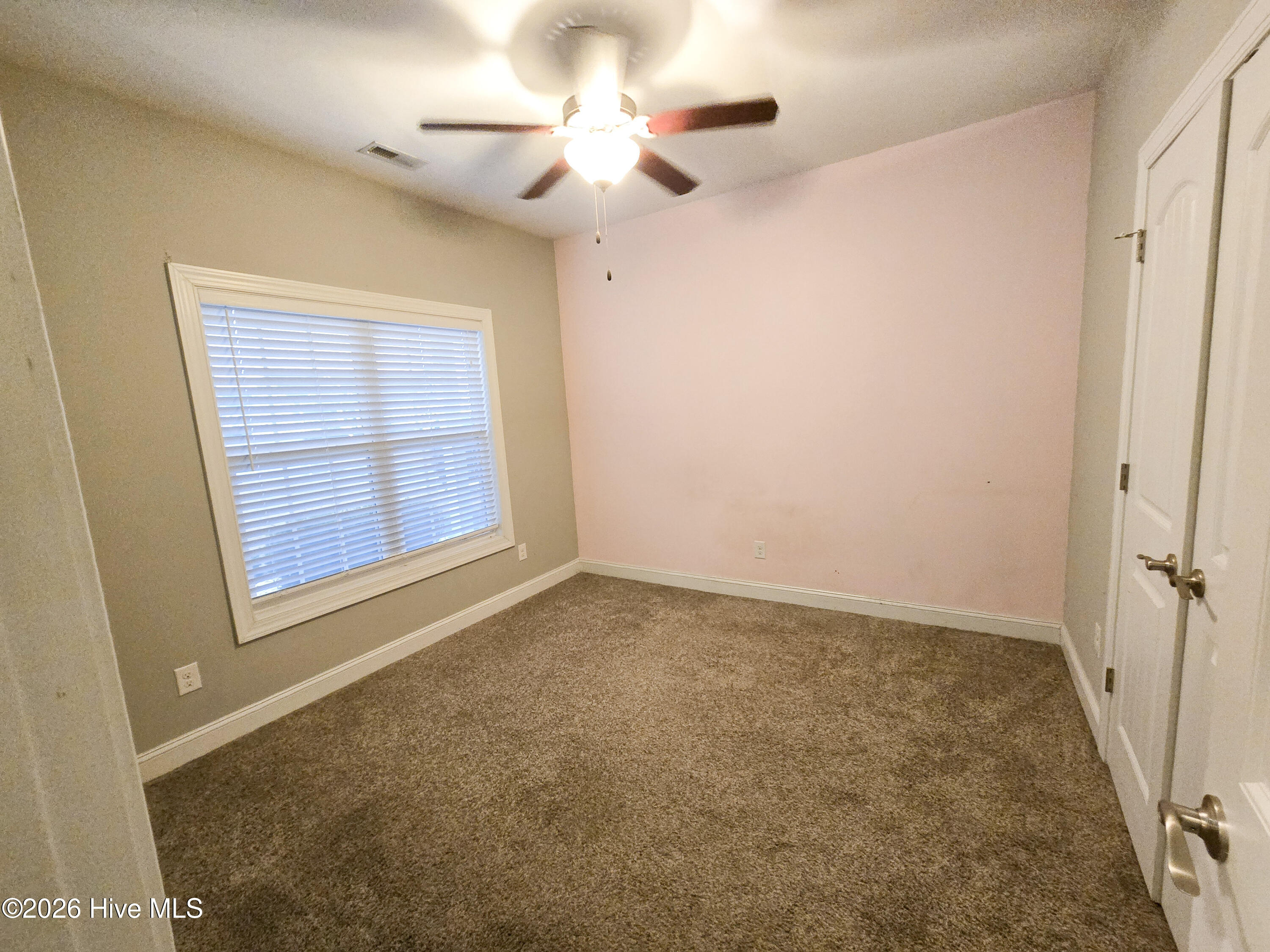 100549826 | Photo 16