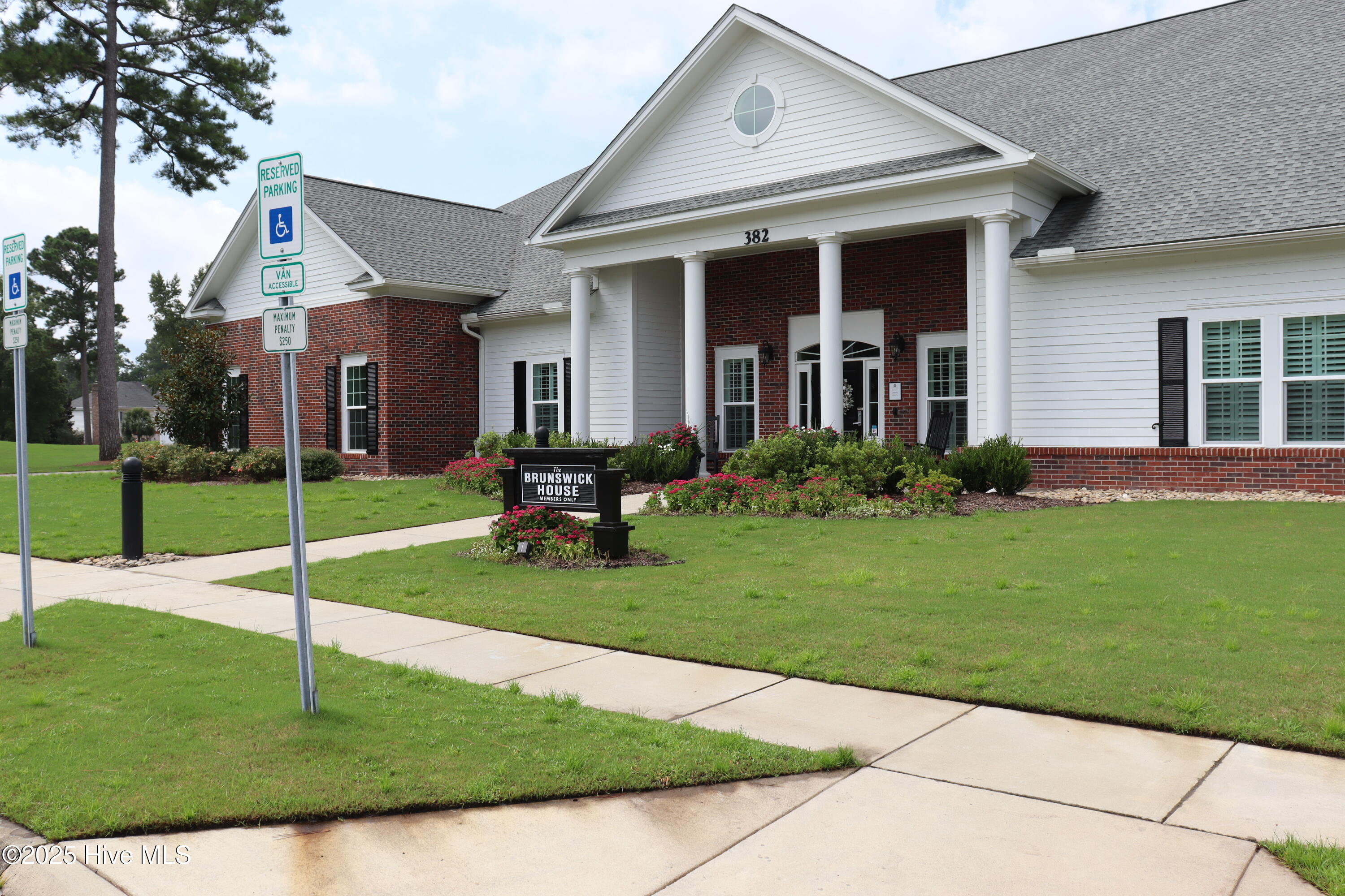 100538739 | Photo 24