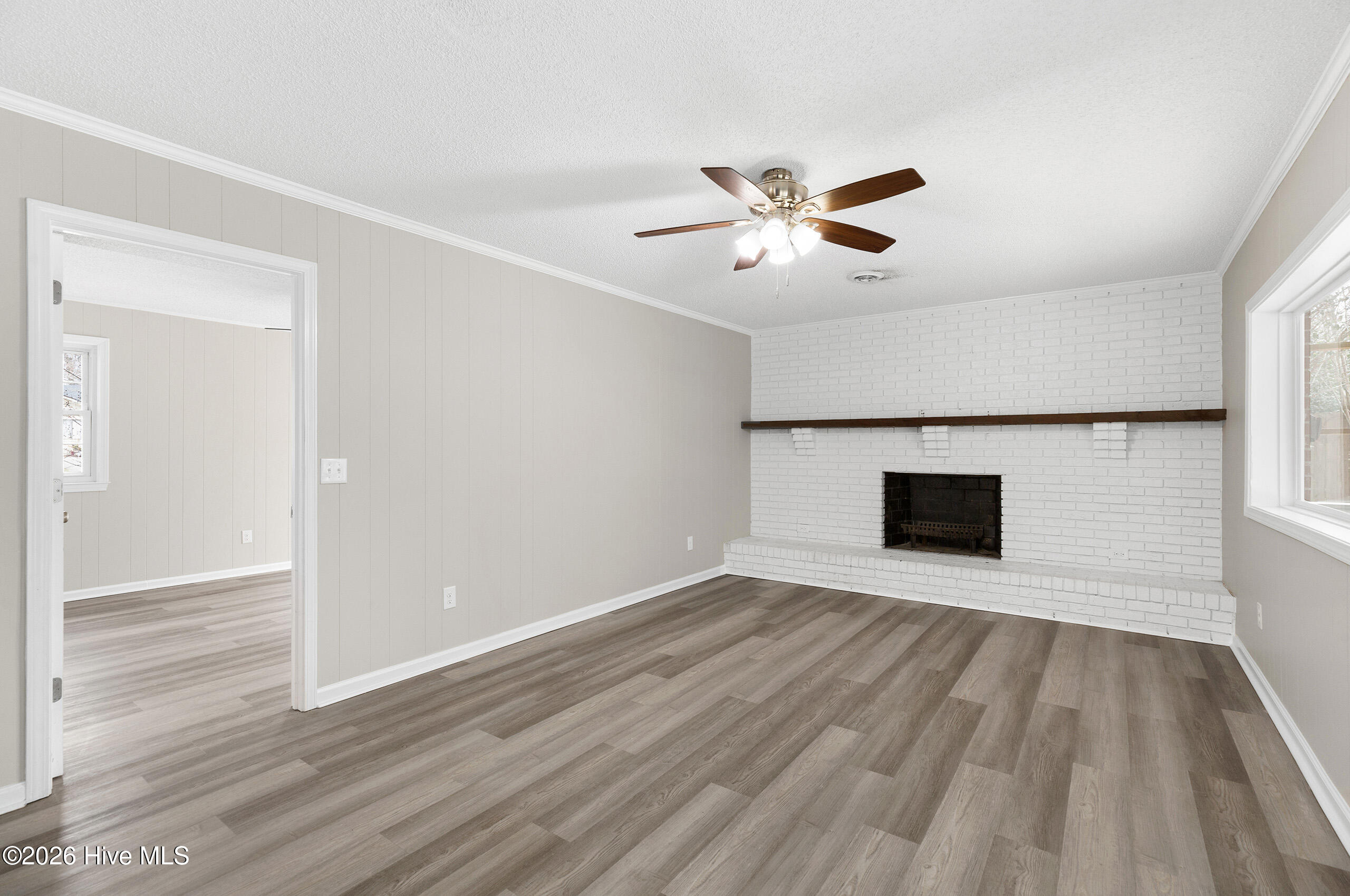 100558477 | Photo 16