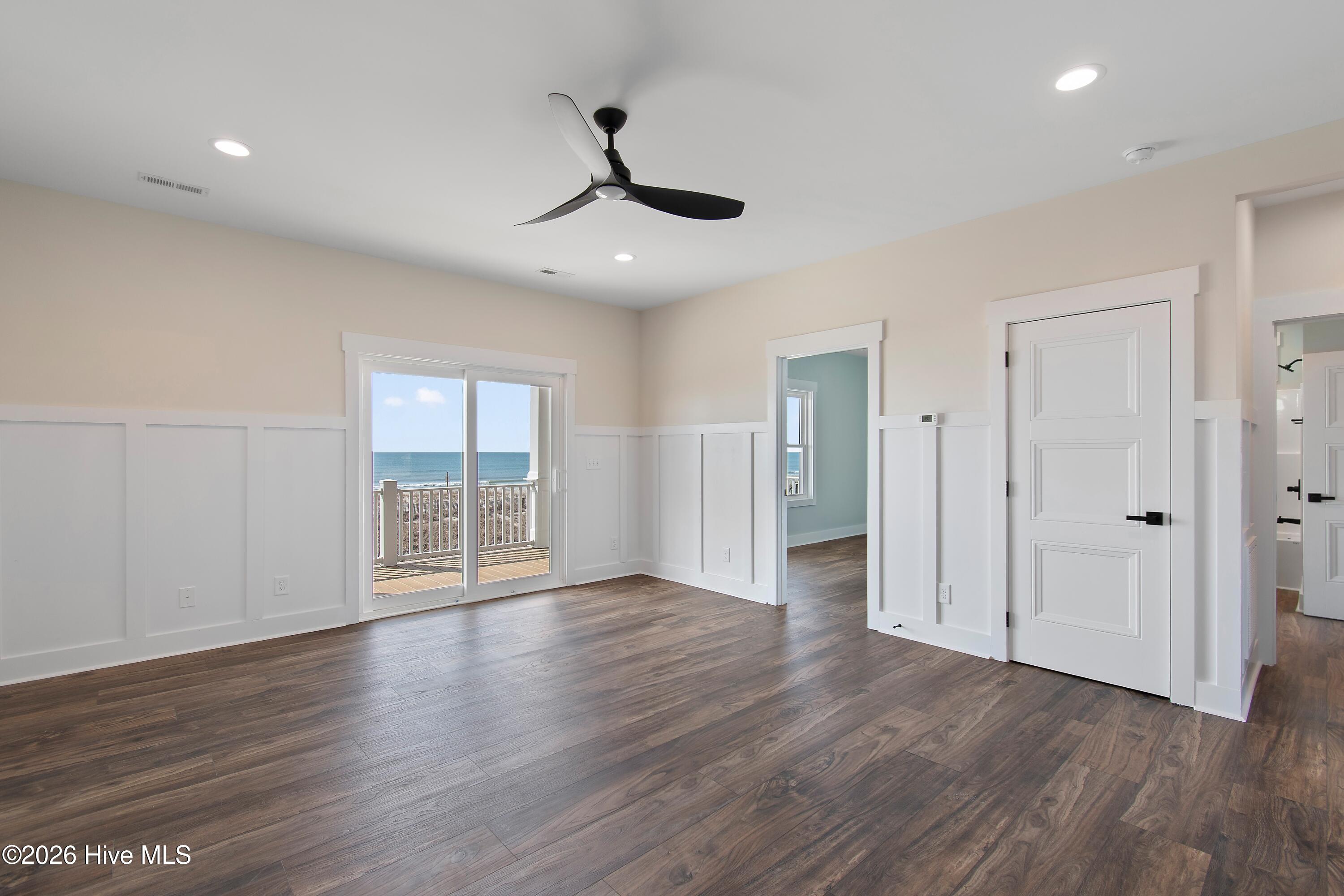 100525710 | Photo 25