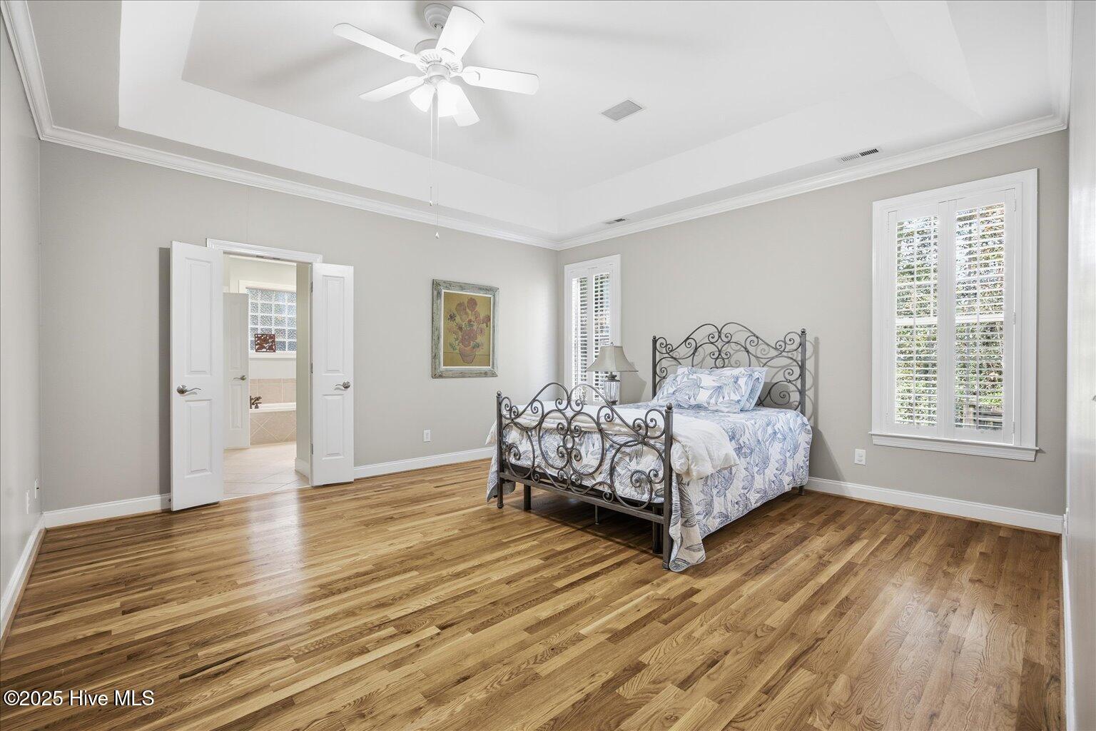 100543619 | Photo 25