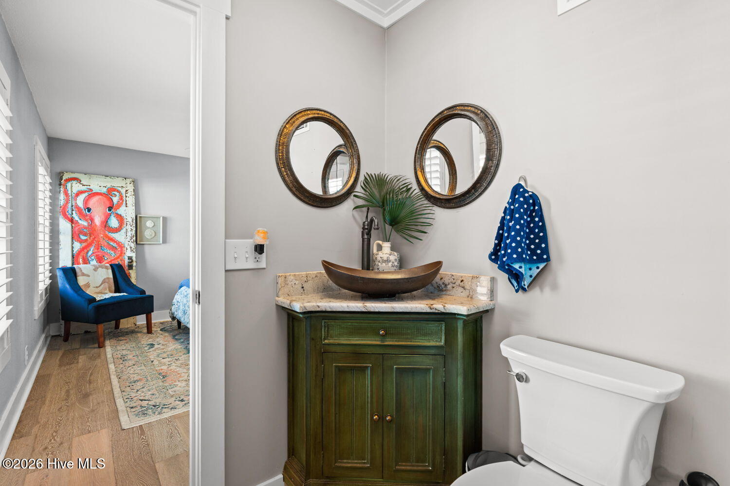 100569670 | Photo 20