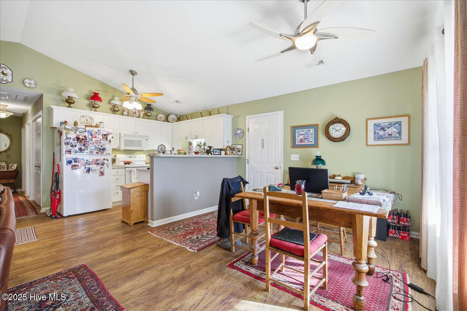 100543626 | Photo 13