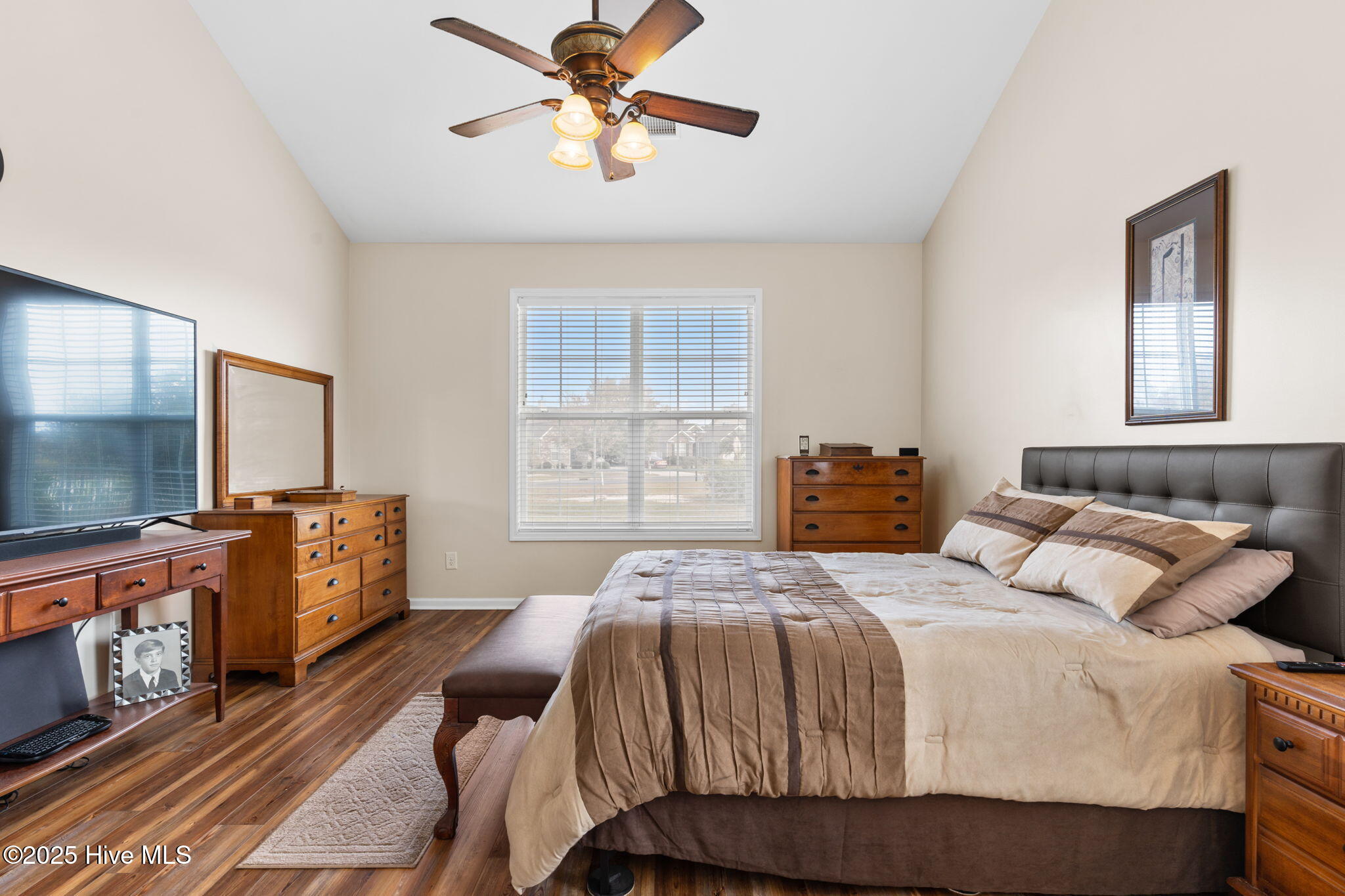 100540486 | Photo 25