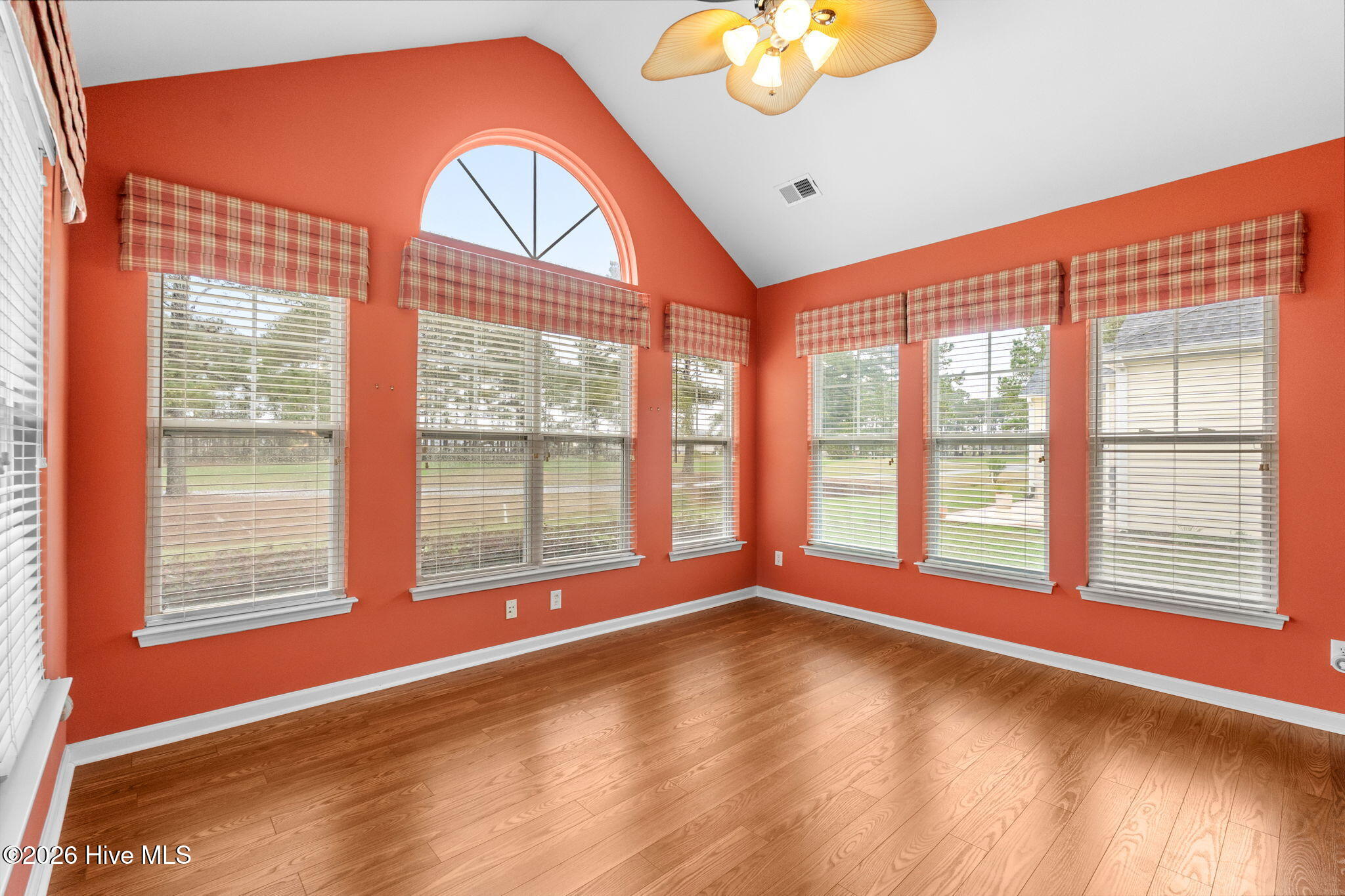 100493950 | Photo 28