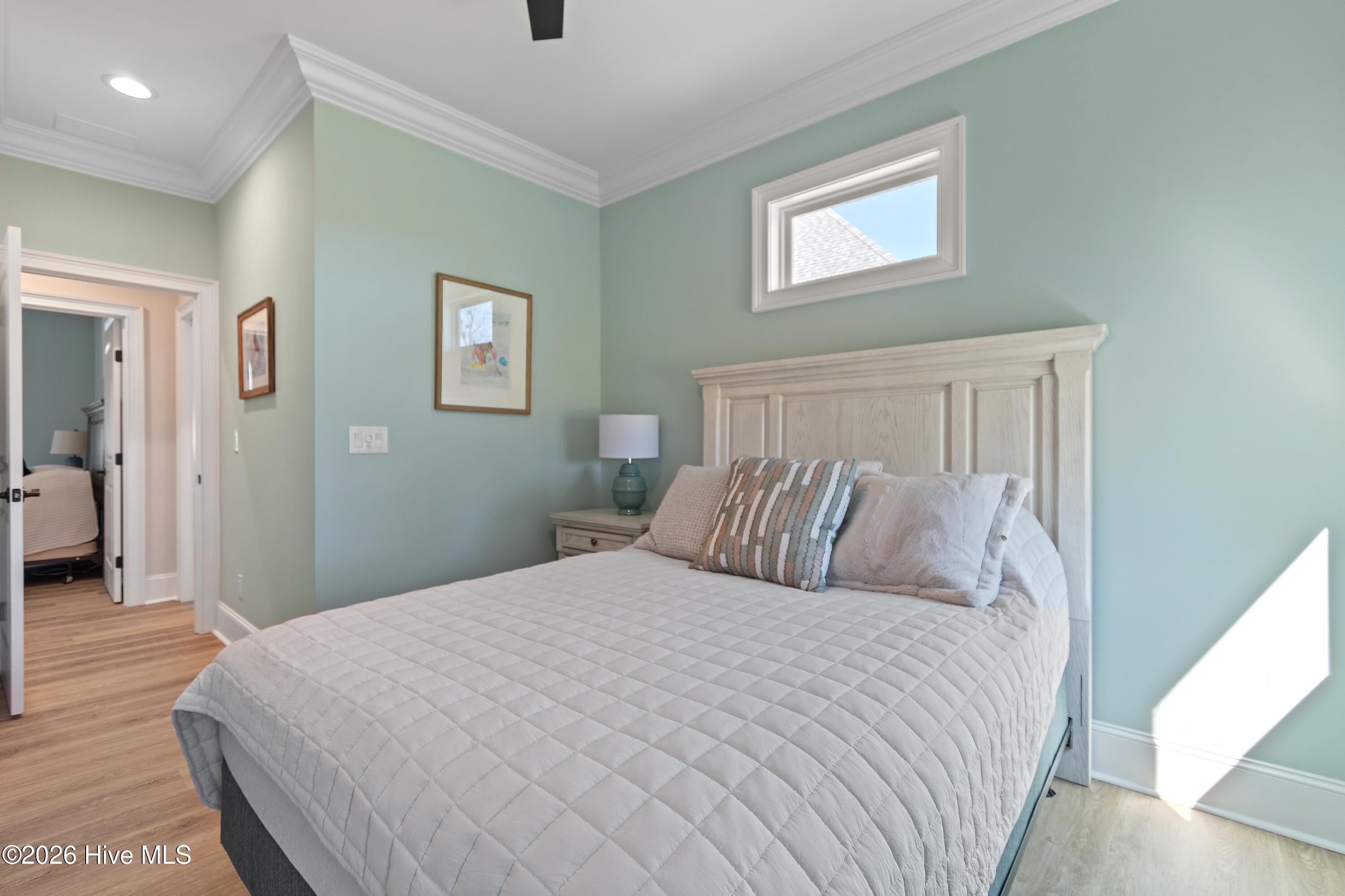 100554394 | Photo 37