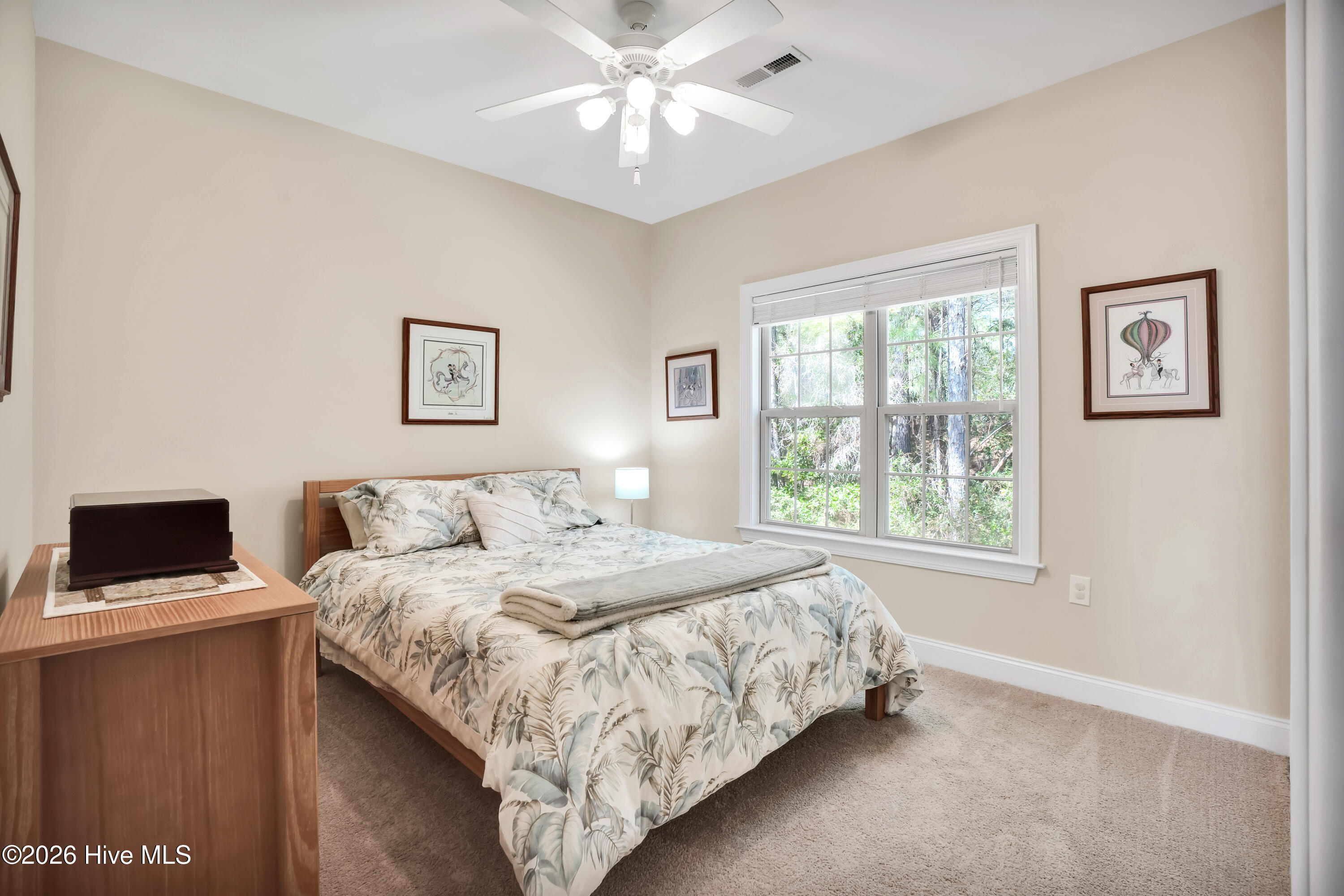 100561056 | Photo 25