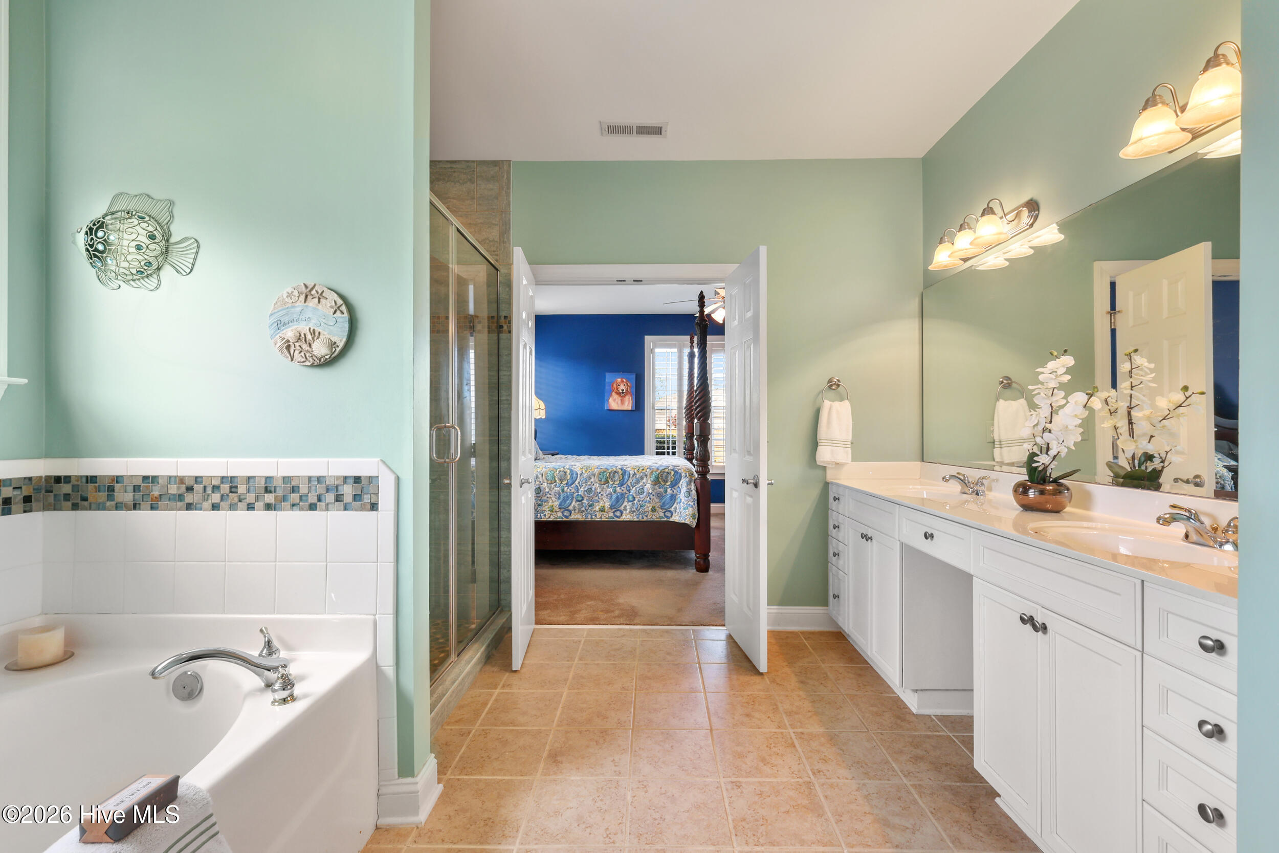 100565285 | Photo 27