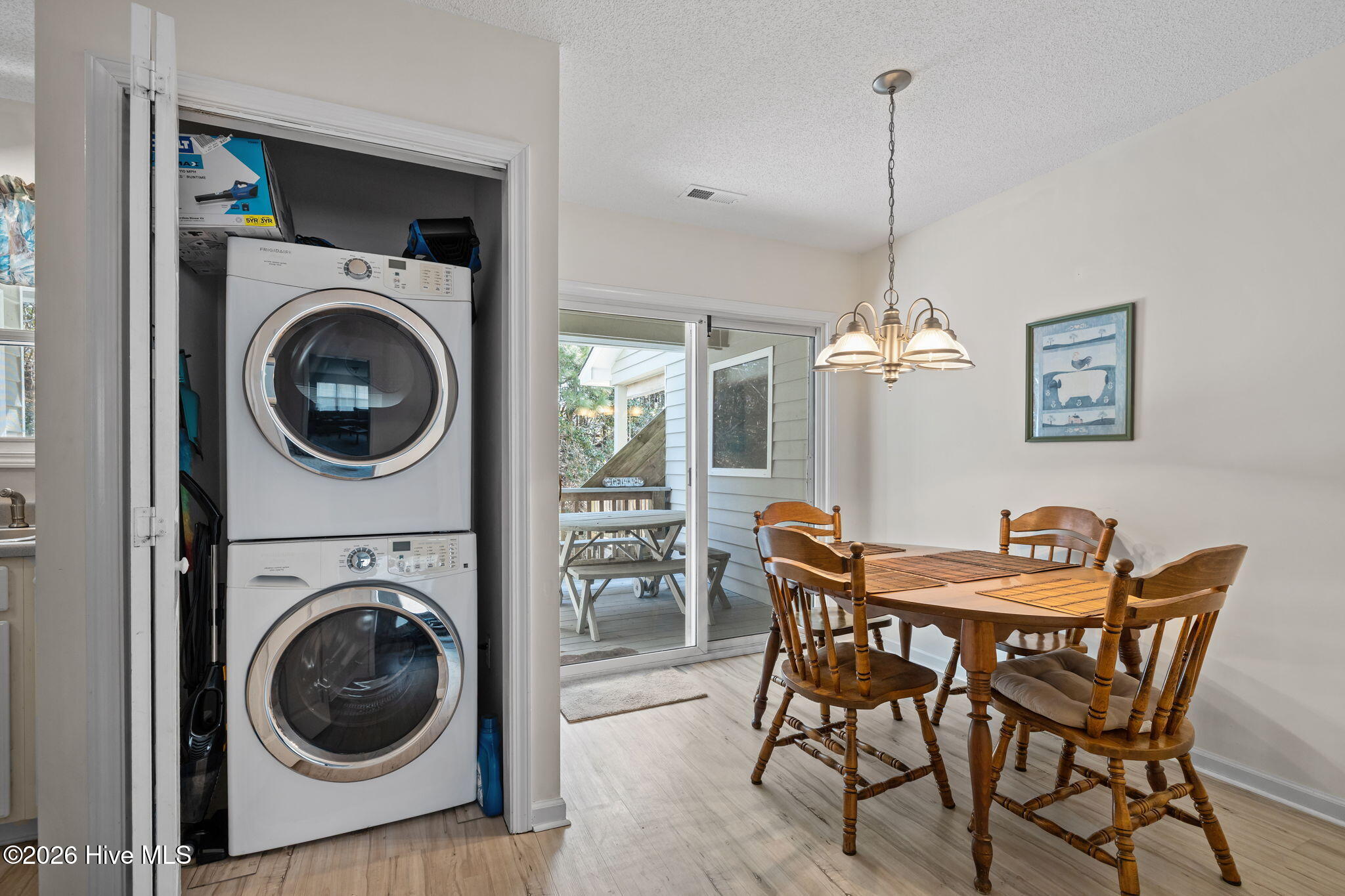 100557807 | Photo 28