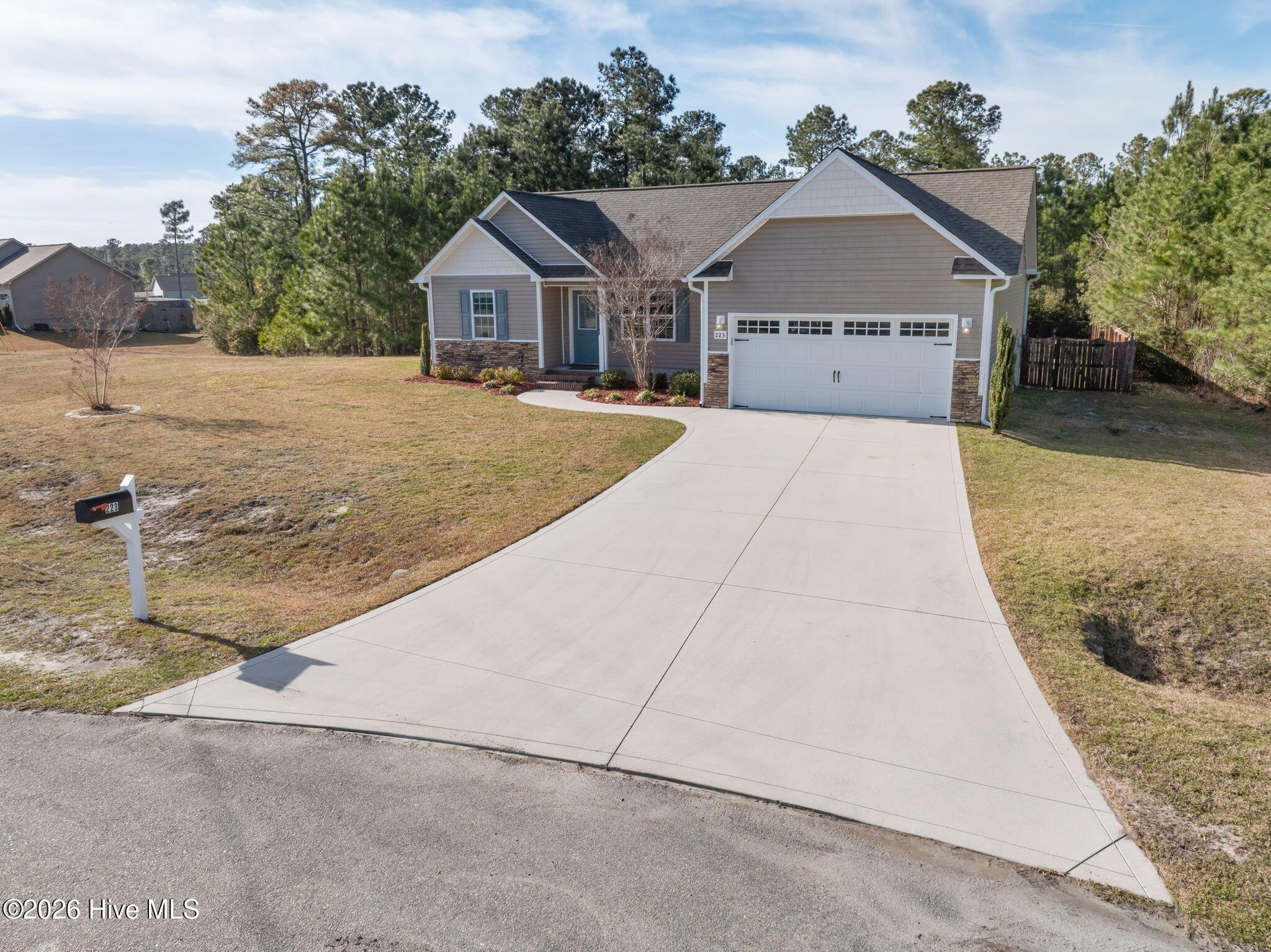 100562180 | Photo 35