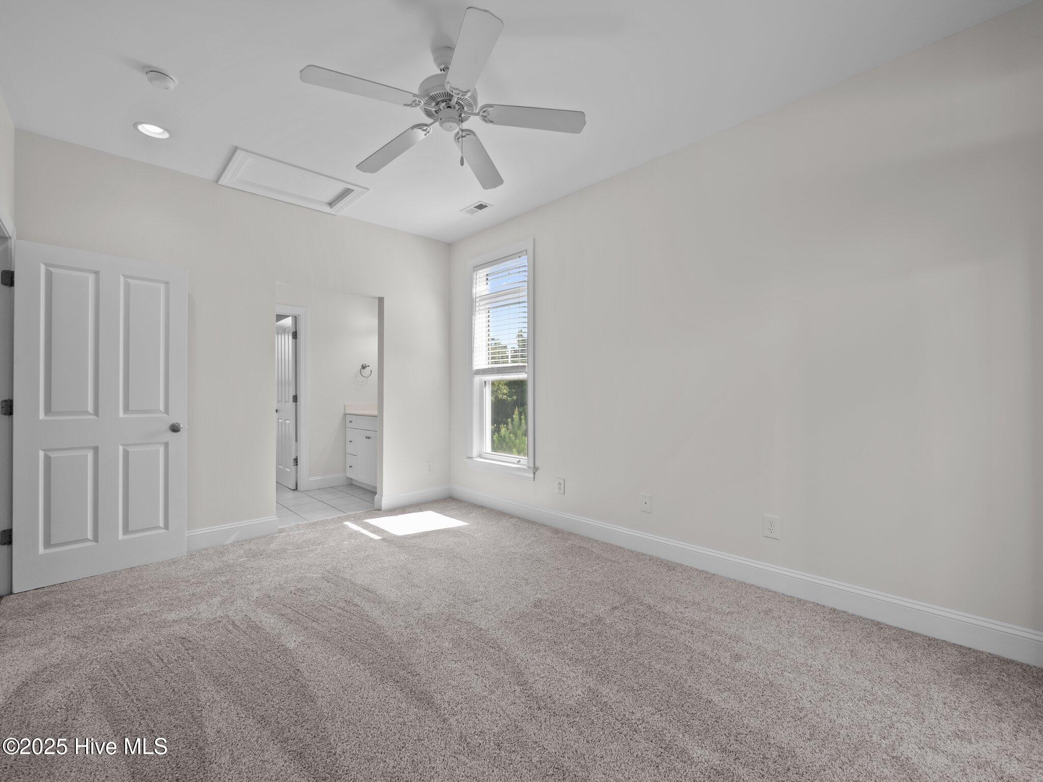 100518679 | Photo 23