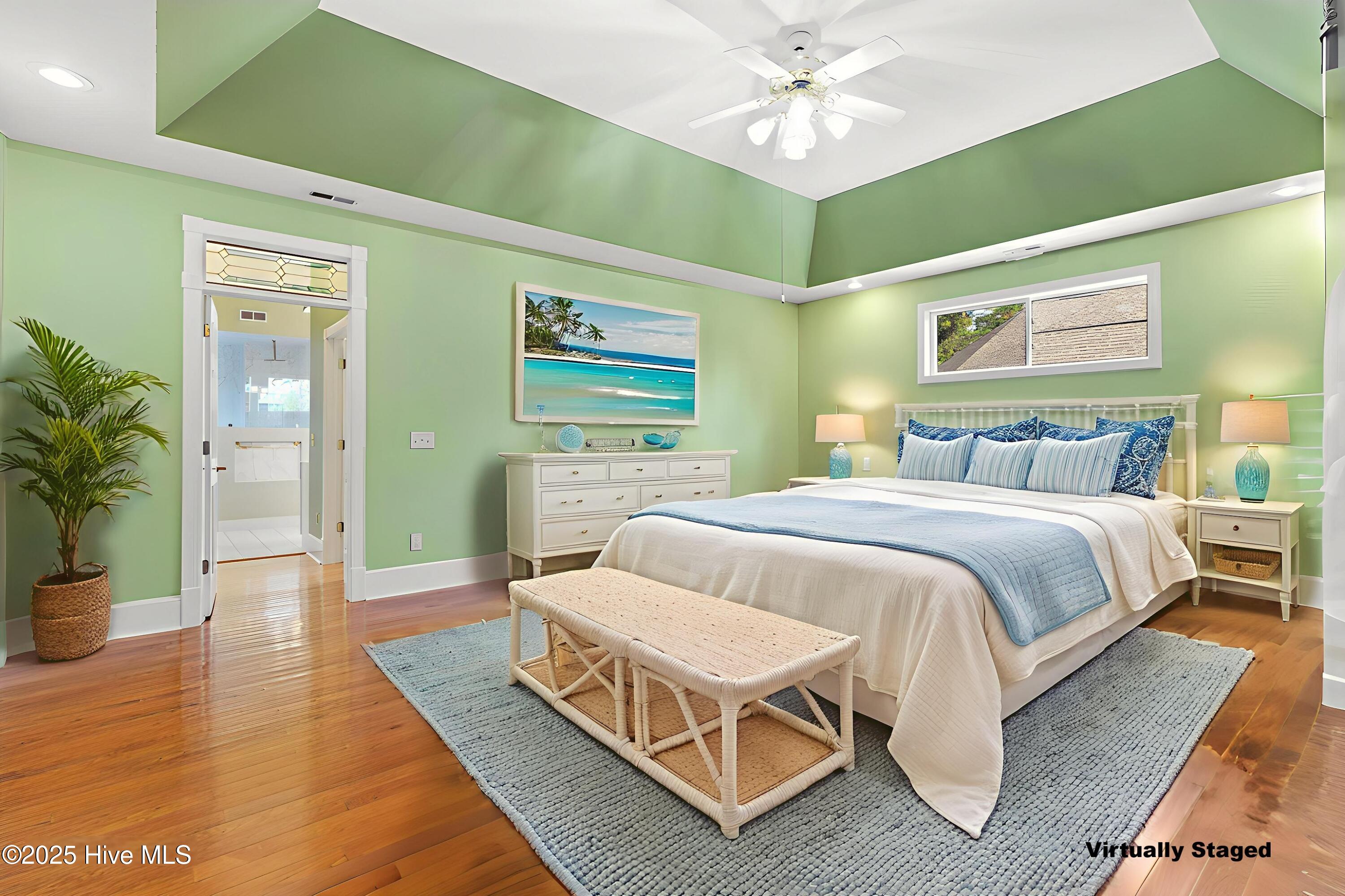 100531940 | Photo 18