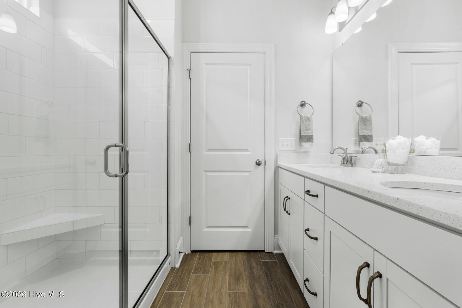 100562165 | Photo 28